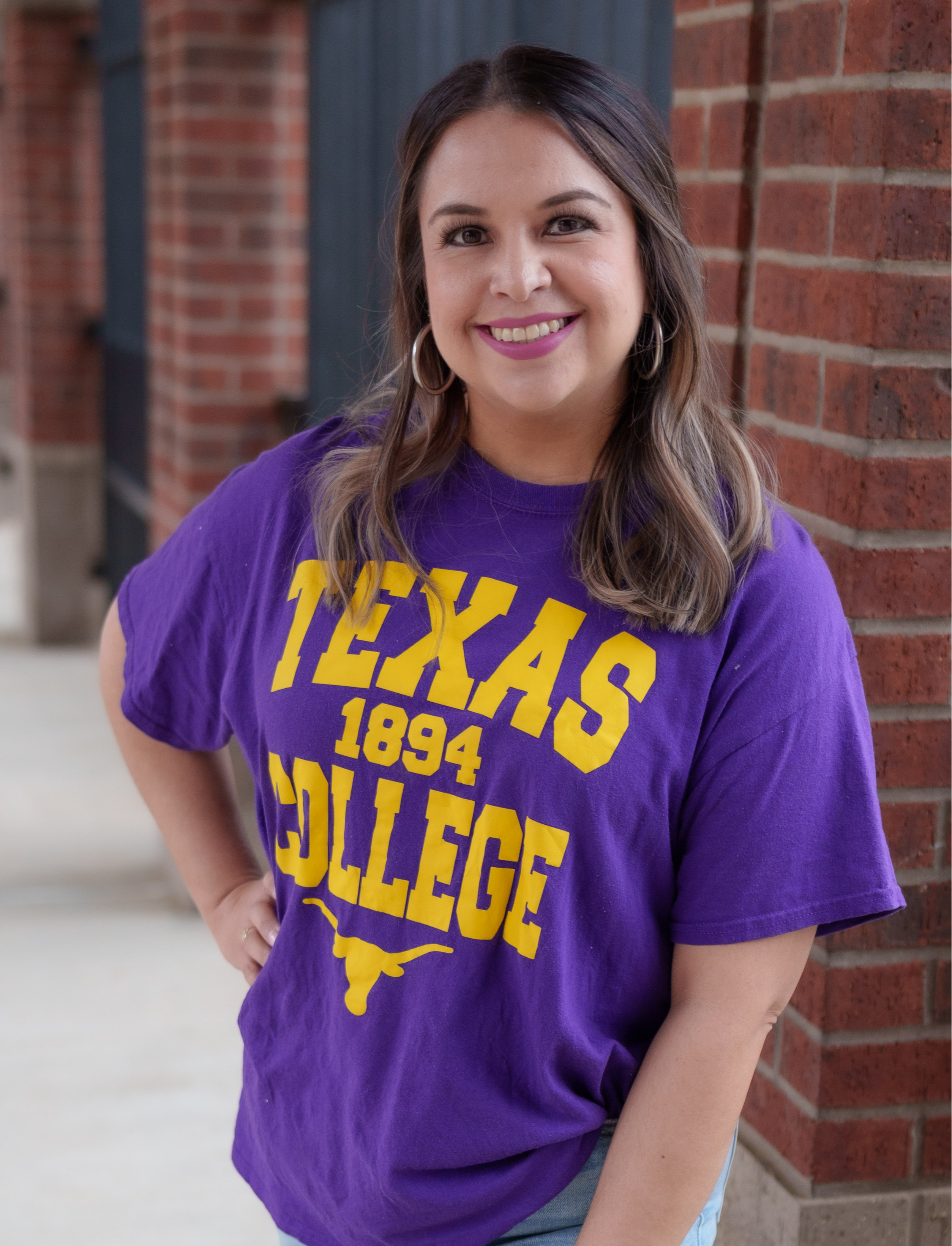 woman wearing purple shirt