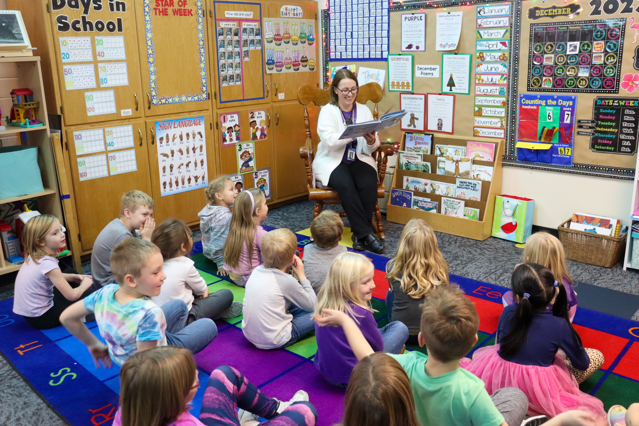 Kindergarten teacher reading to her class