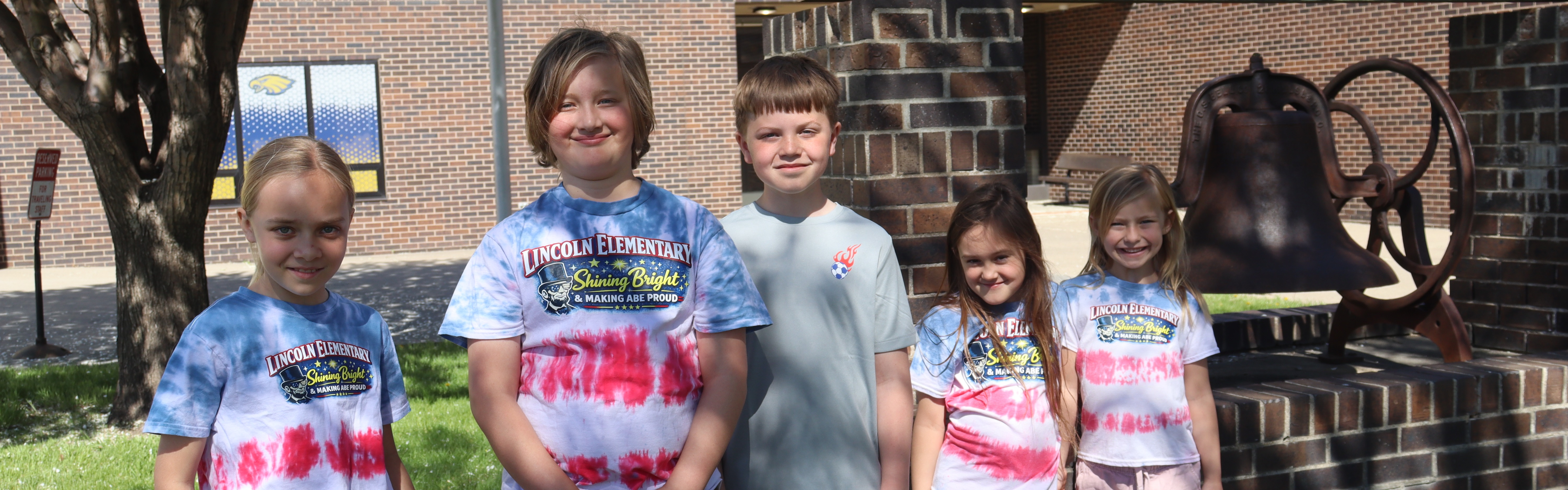 Lincoln students wearing red white and blue shirts