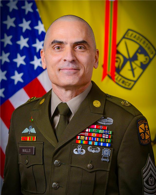 Command Sergeant Major Darrell E. Walls COMMAND SERGEANT MAJOR U.S. ARMY CADET COMMAND AND FORT KNOX