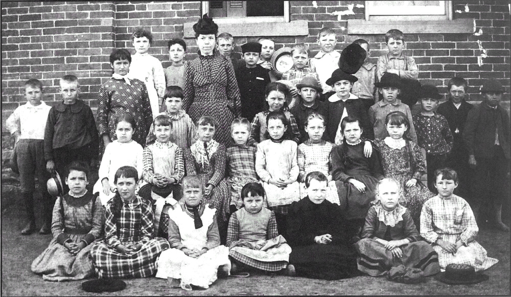 2nd Grade class in 1907