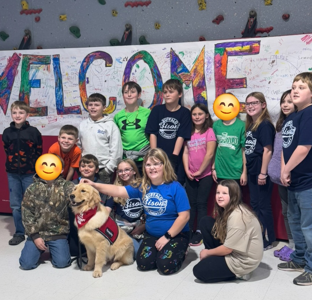 Students in front of the welcome banner with Bo our new therapy day