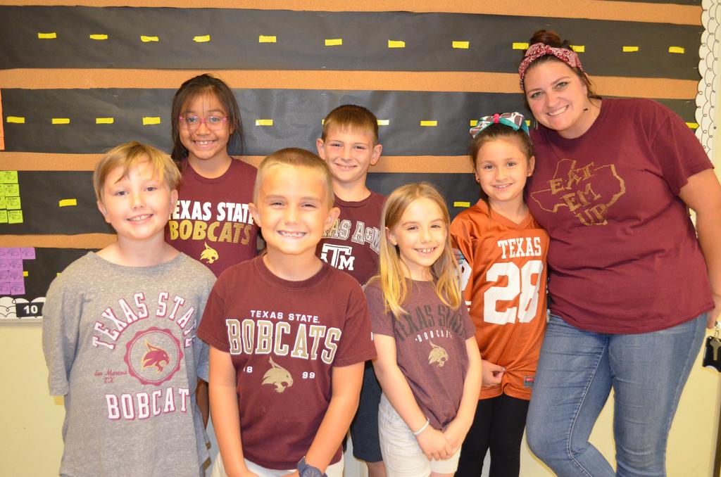 Photos of the National College Colors Day. The students wearing the college's jersey.