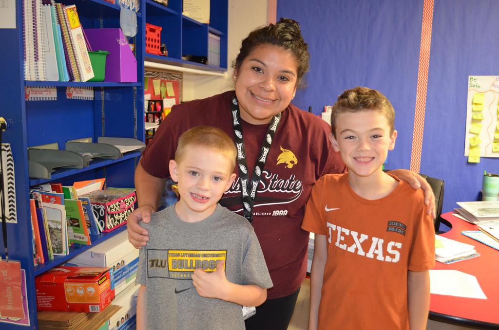 Photos of the National College Colors Day. The students wearing the college's jersey.