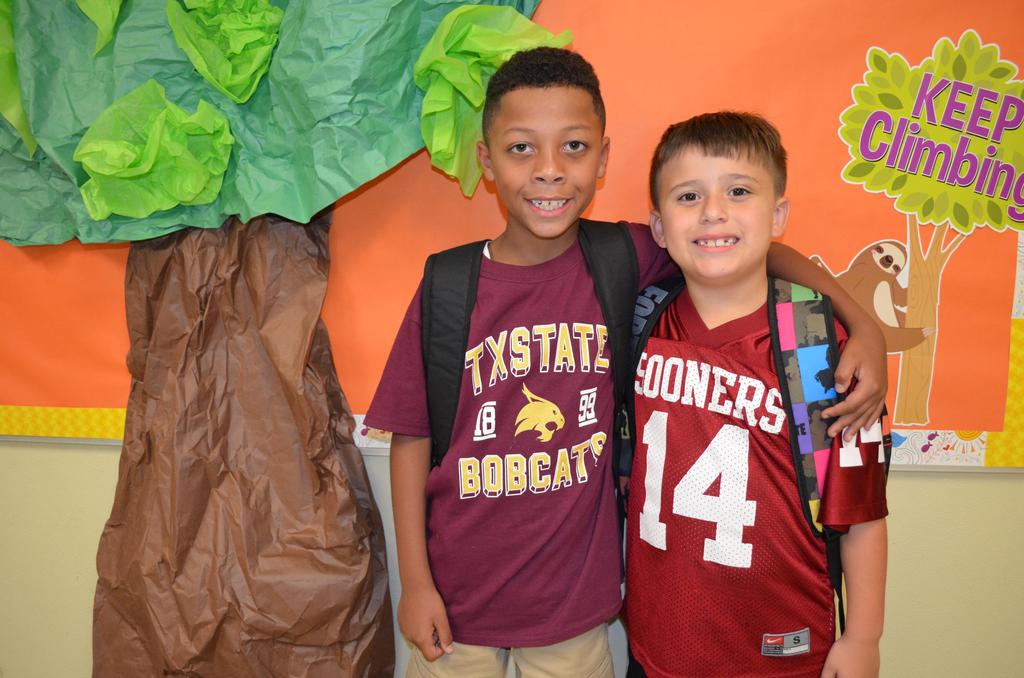 Photos of the National College Colors Day. The students wearing the college's jersey.