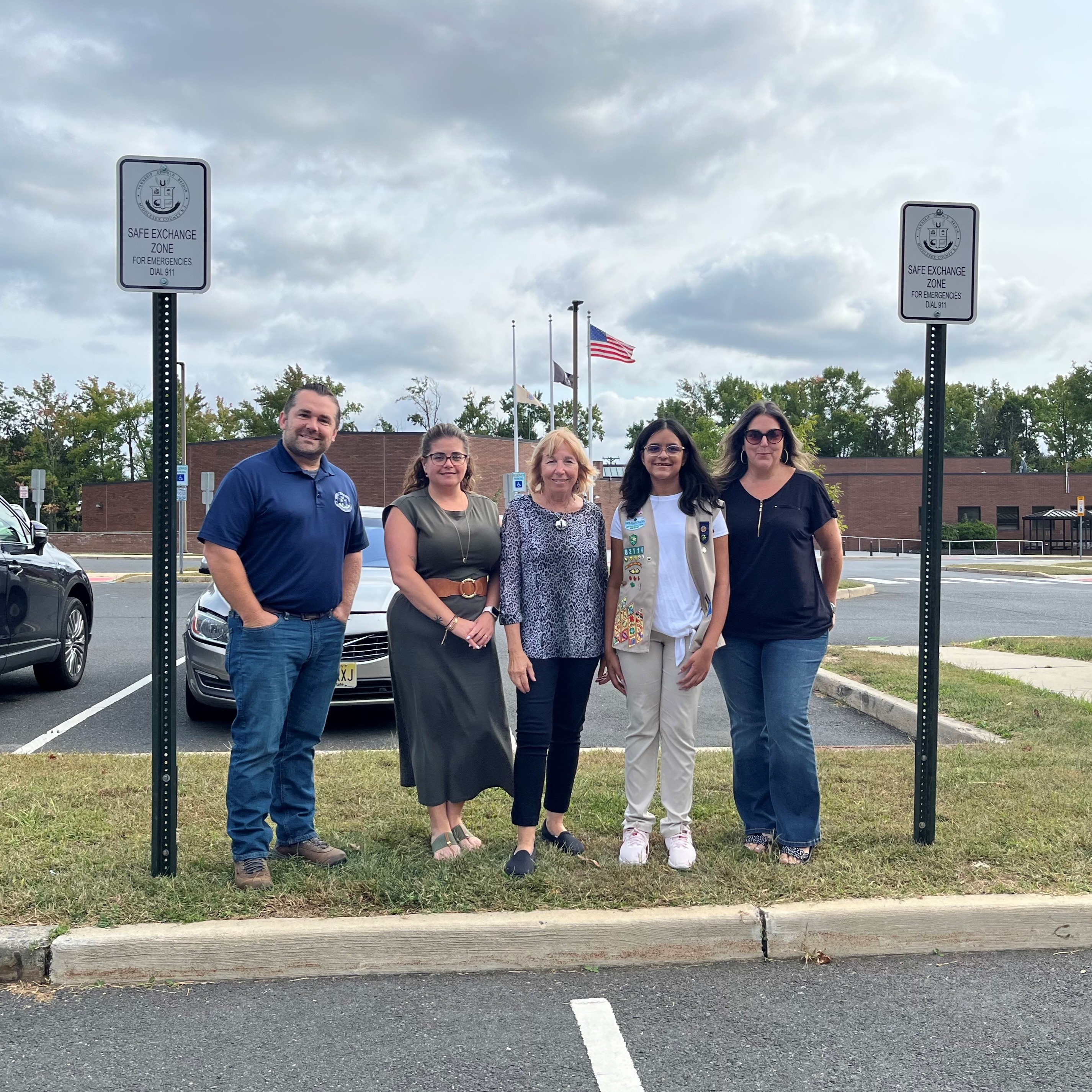 From left to right:  Kasey Lenning, Director of Public Works; Ana Feltz, Business Administrator; Mayor Walker; Shitaara Patel, GS Troop #82114; Barbara Grippe, Recycling Coordinator