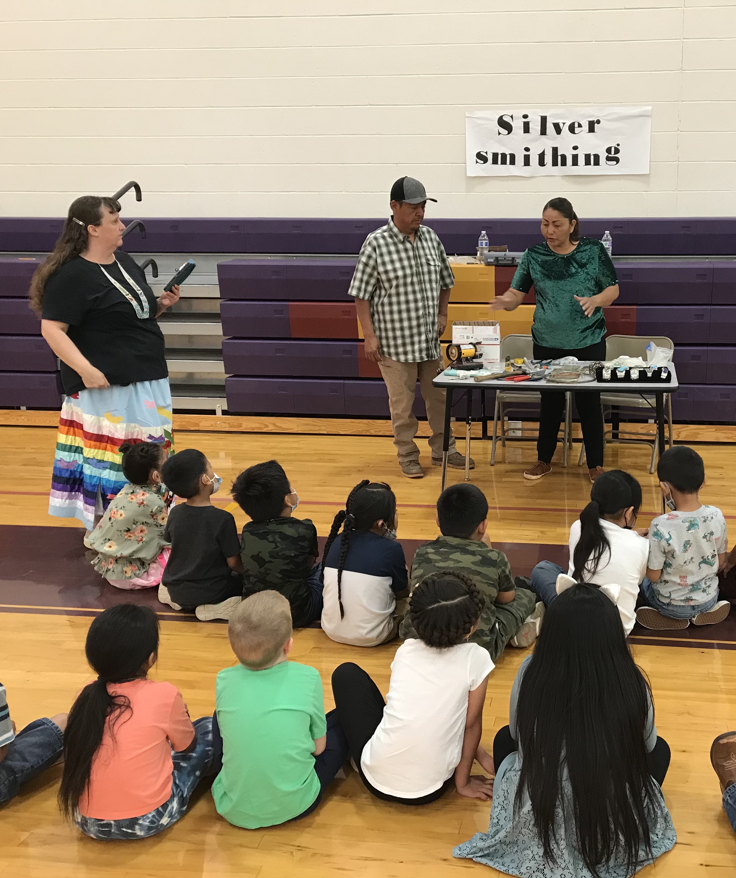 Navajo Heritage Tse'Bii'Nidzisgai Elementary