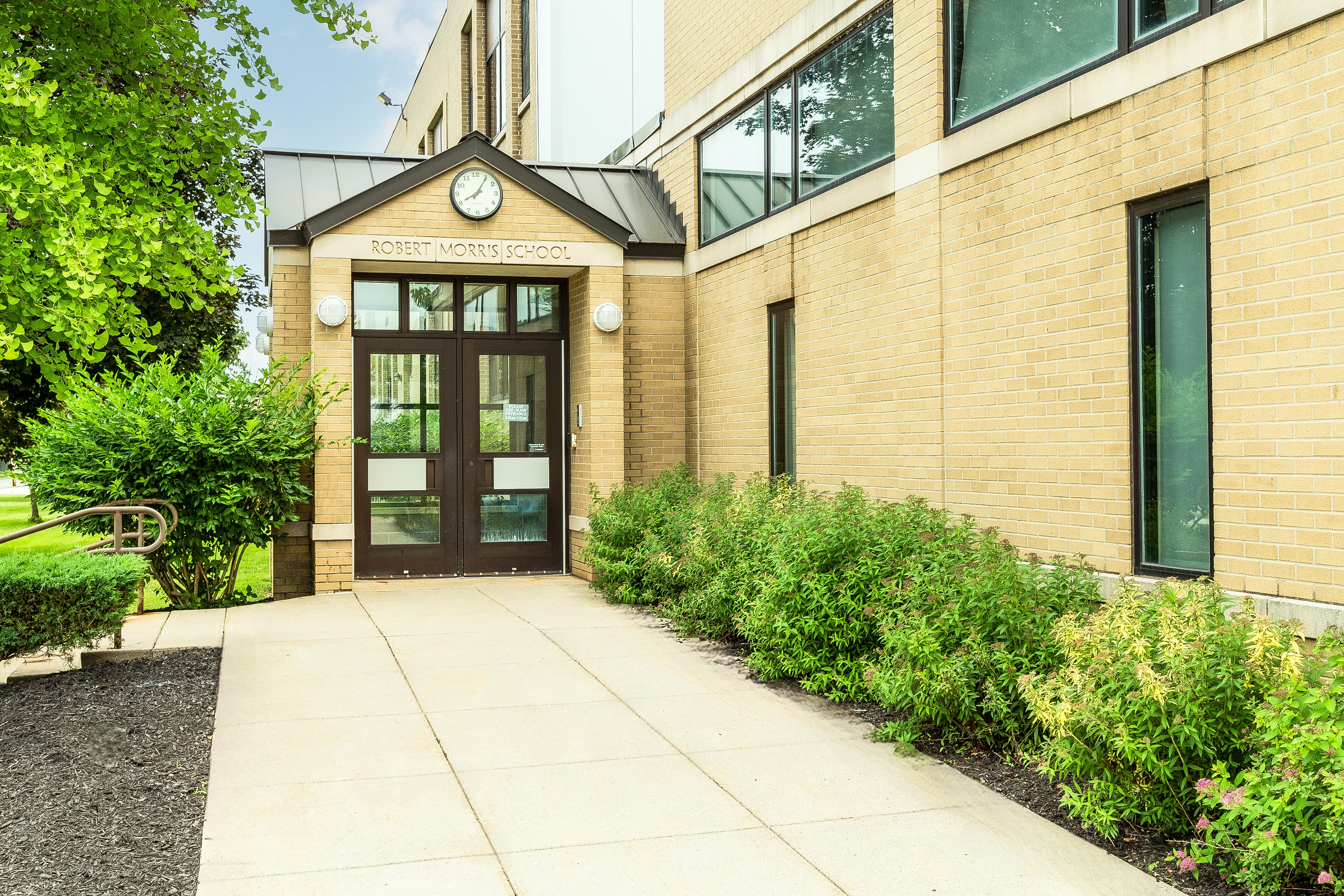 exterior photo of robert morris school