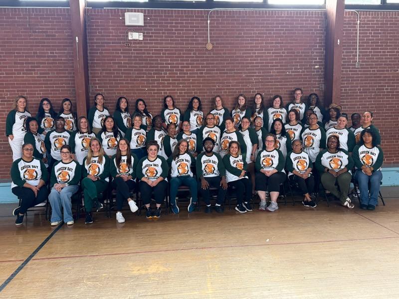 SY 26/27 Staff Photo