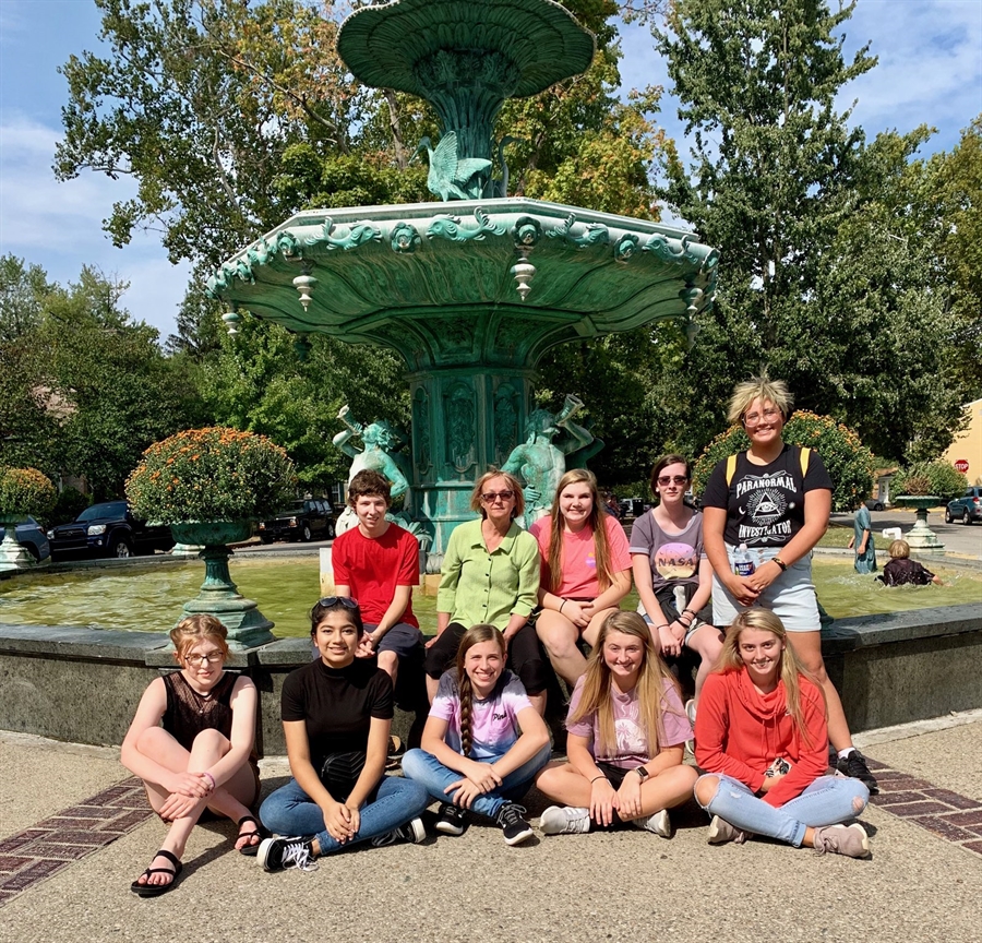 Art students sitting by a fountain