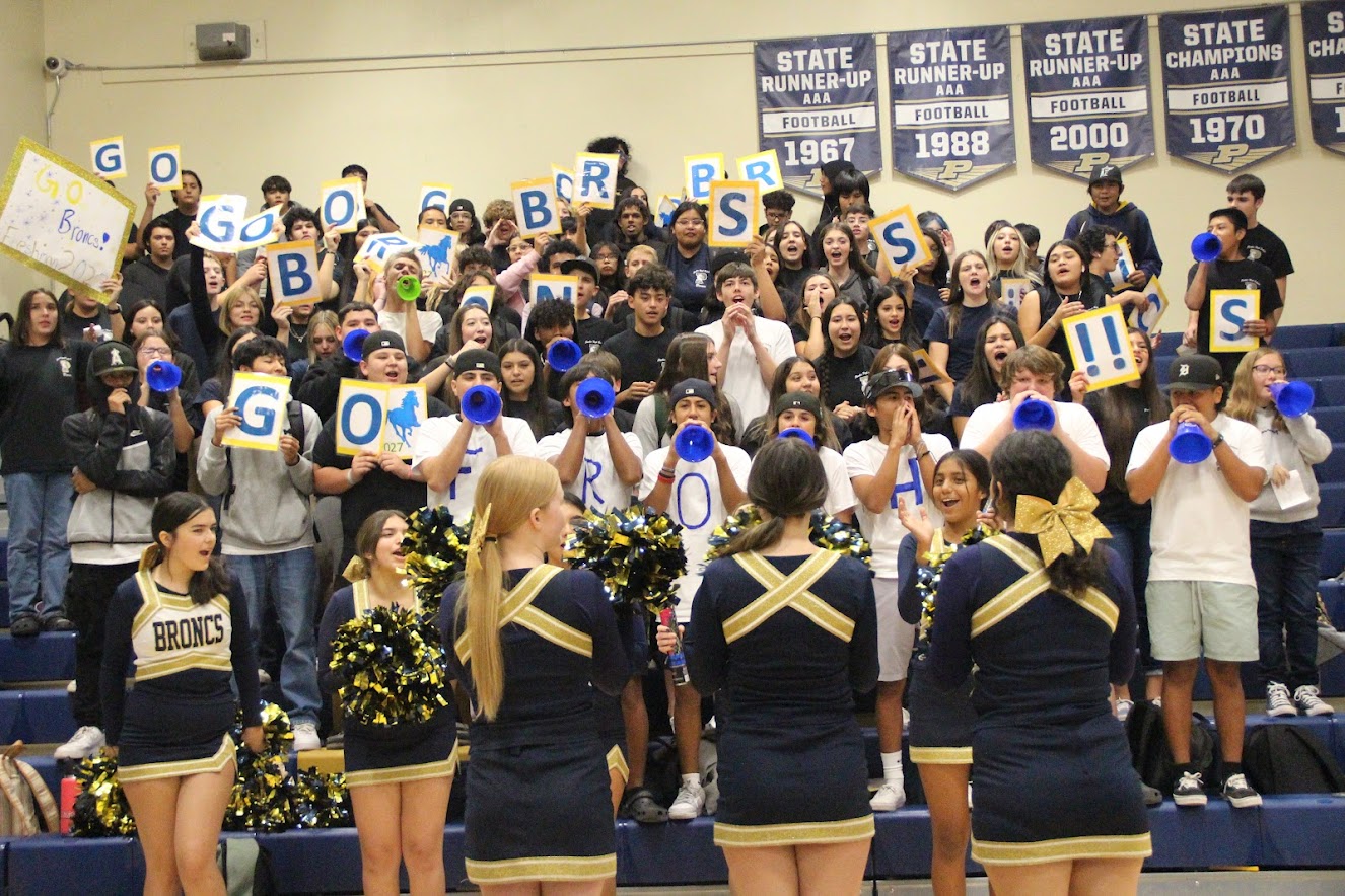 Freshmen shouting for the spirit contest win