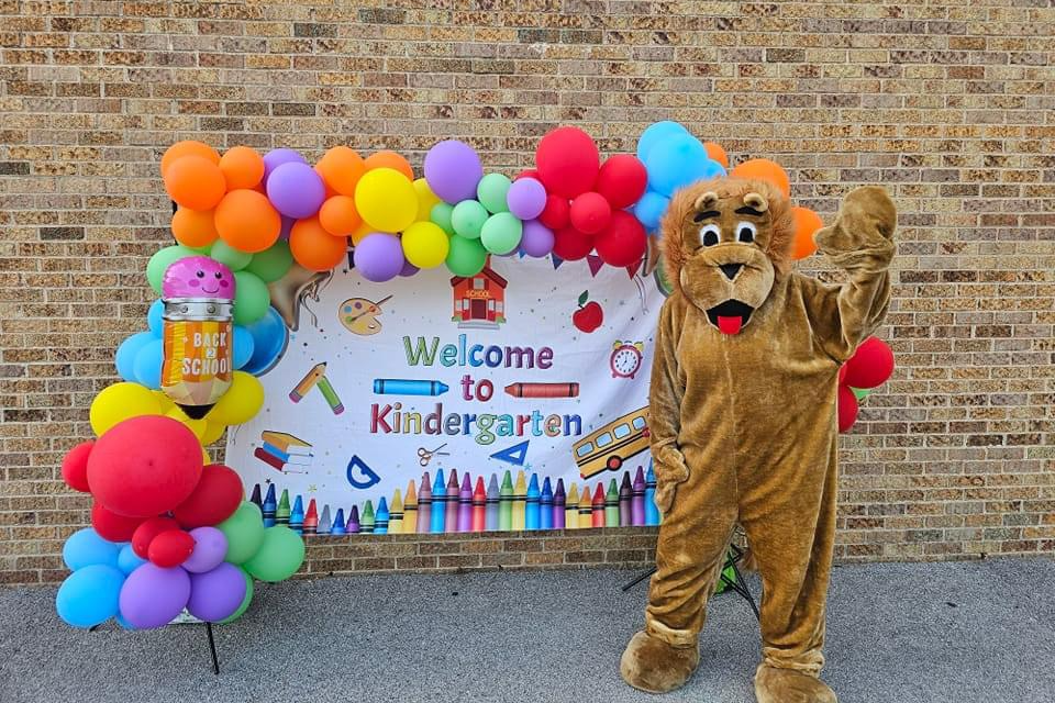 lion with welcome to kindergarten sign