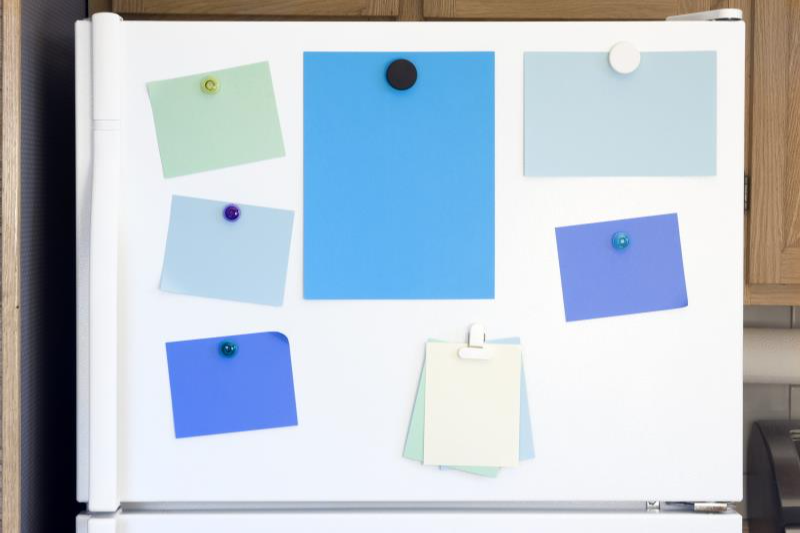 Refrigerator with Notes