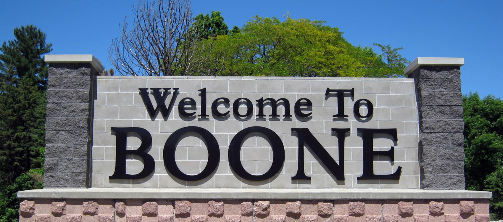 Welcome to Boone sign