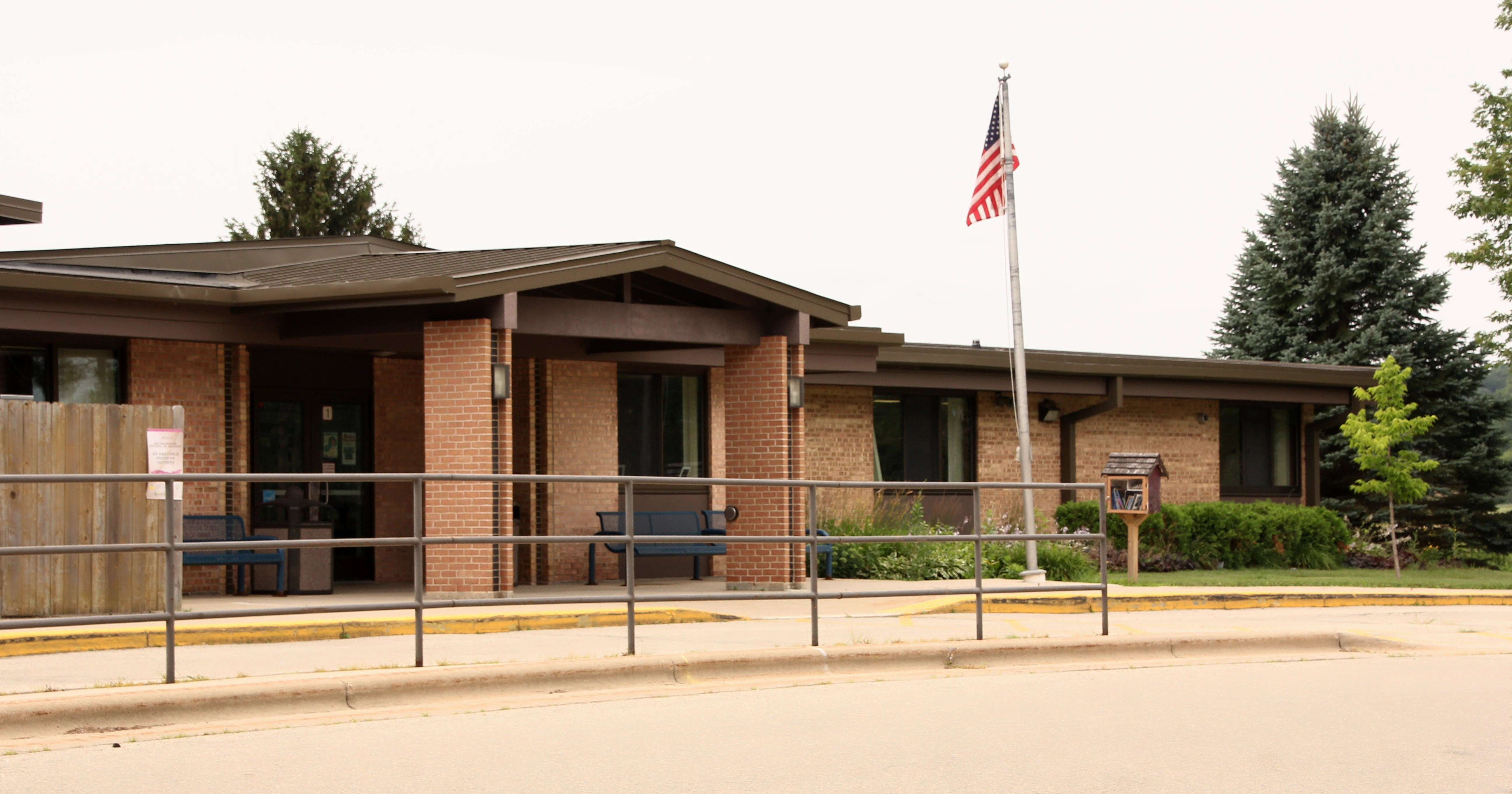 West Middleton Elementary School   (grades K-4)