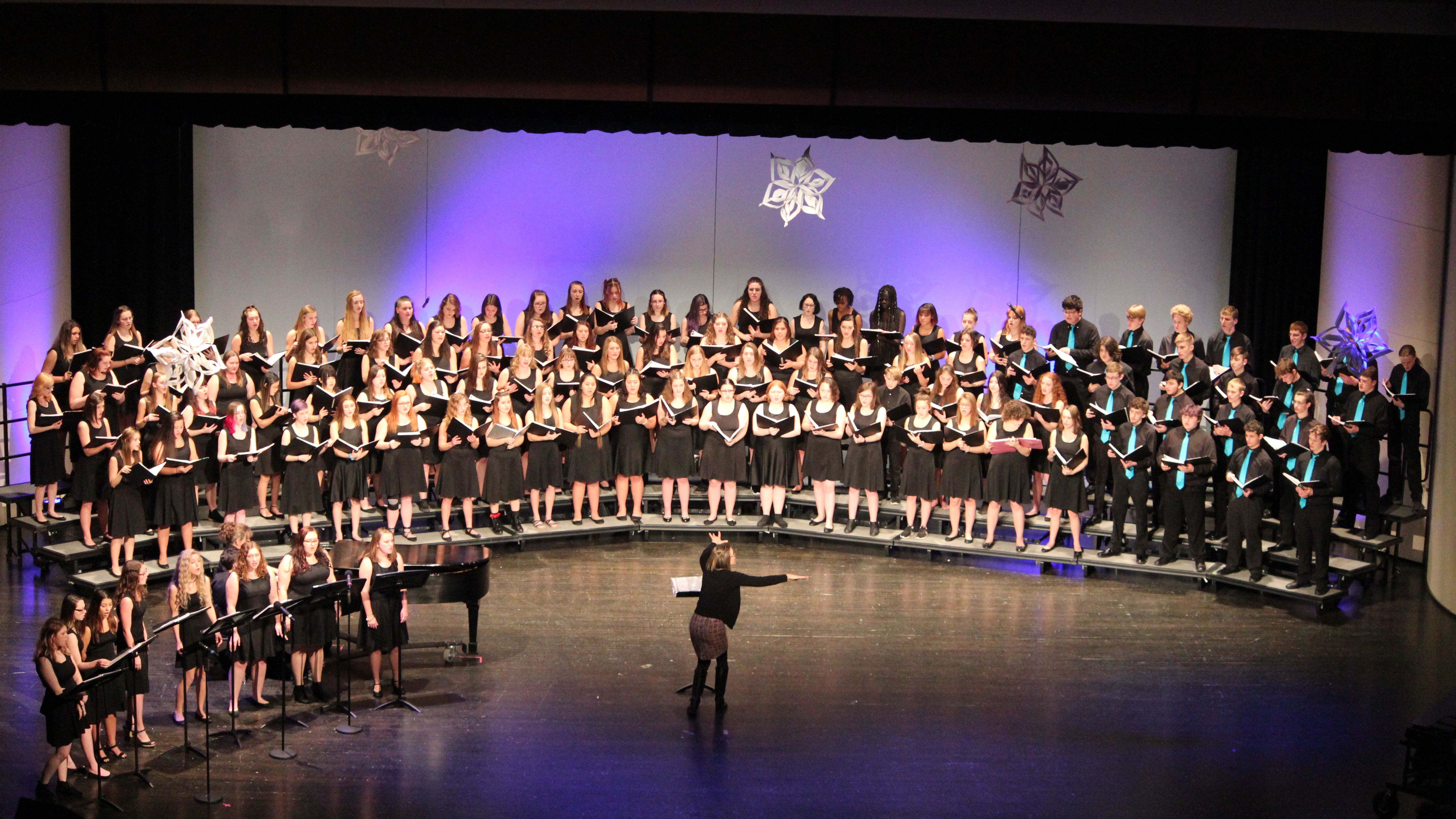 Plainwell Middle School Holiday Performance Picture 2019