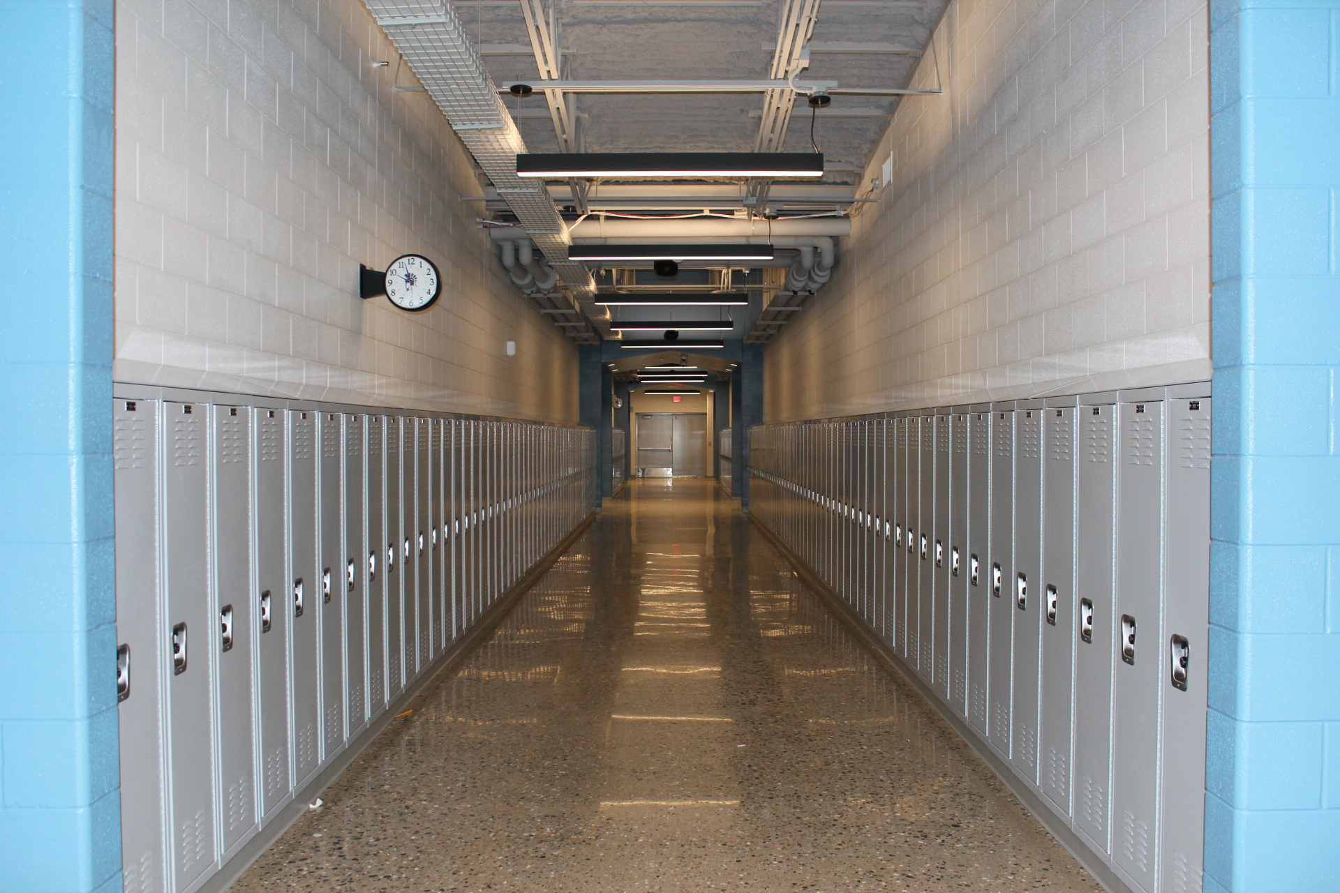 Picture of hallway at Plainwell Middle School