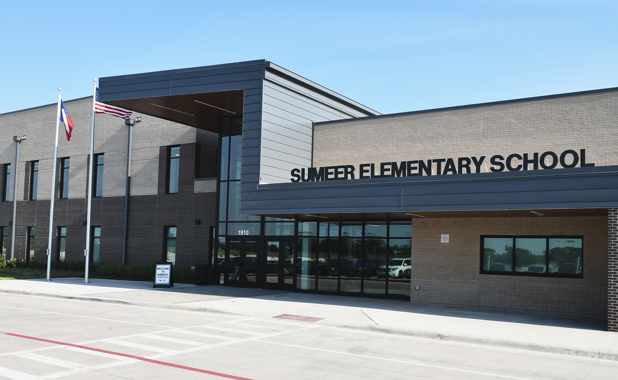 Sumeer Elementary Exterior