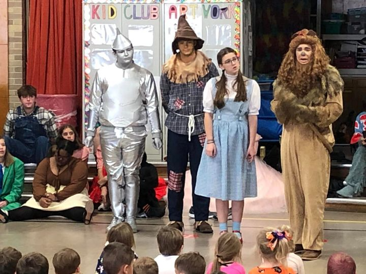 theater students dressed as wizard of oz characters tinman, scarecrow,dorothy, lon 