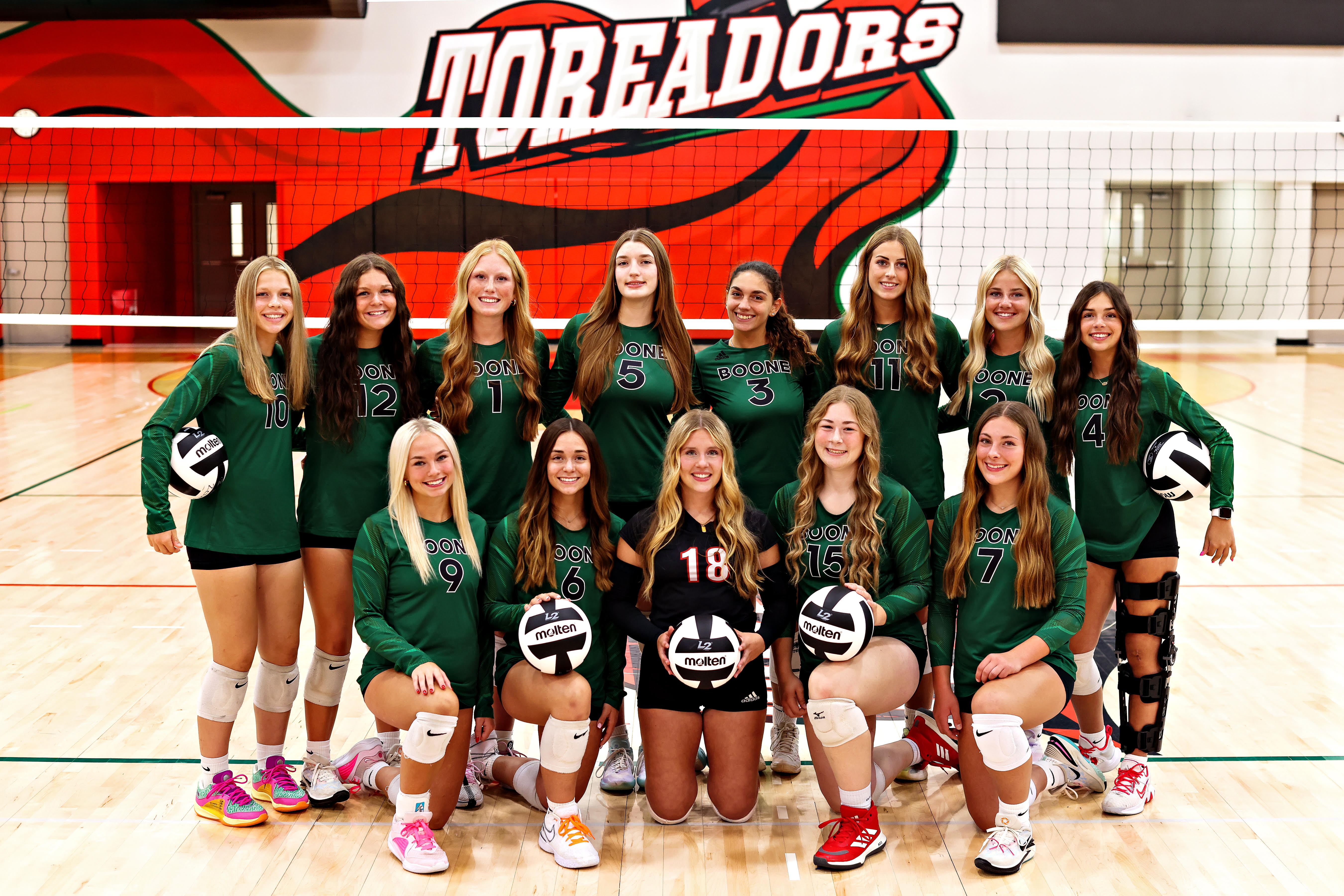 Volleyball students in the gym