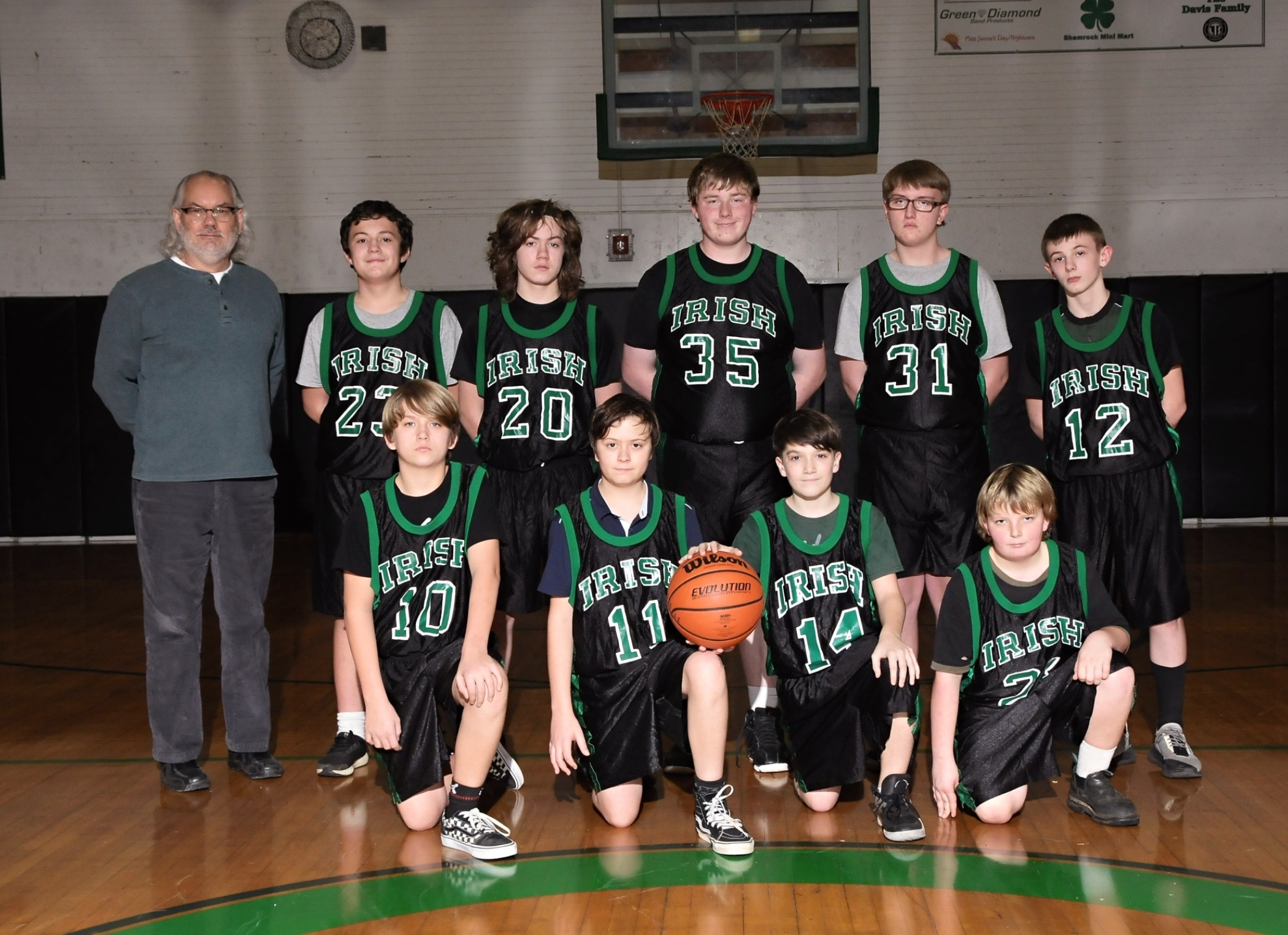 Riddle Junior High School boys basketball team photo.