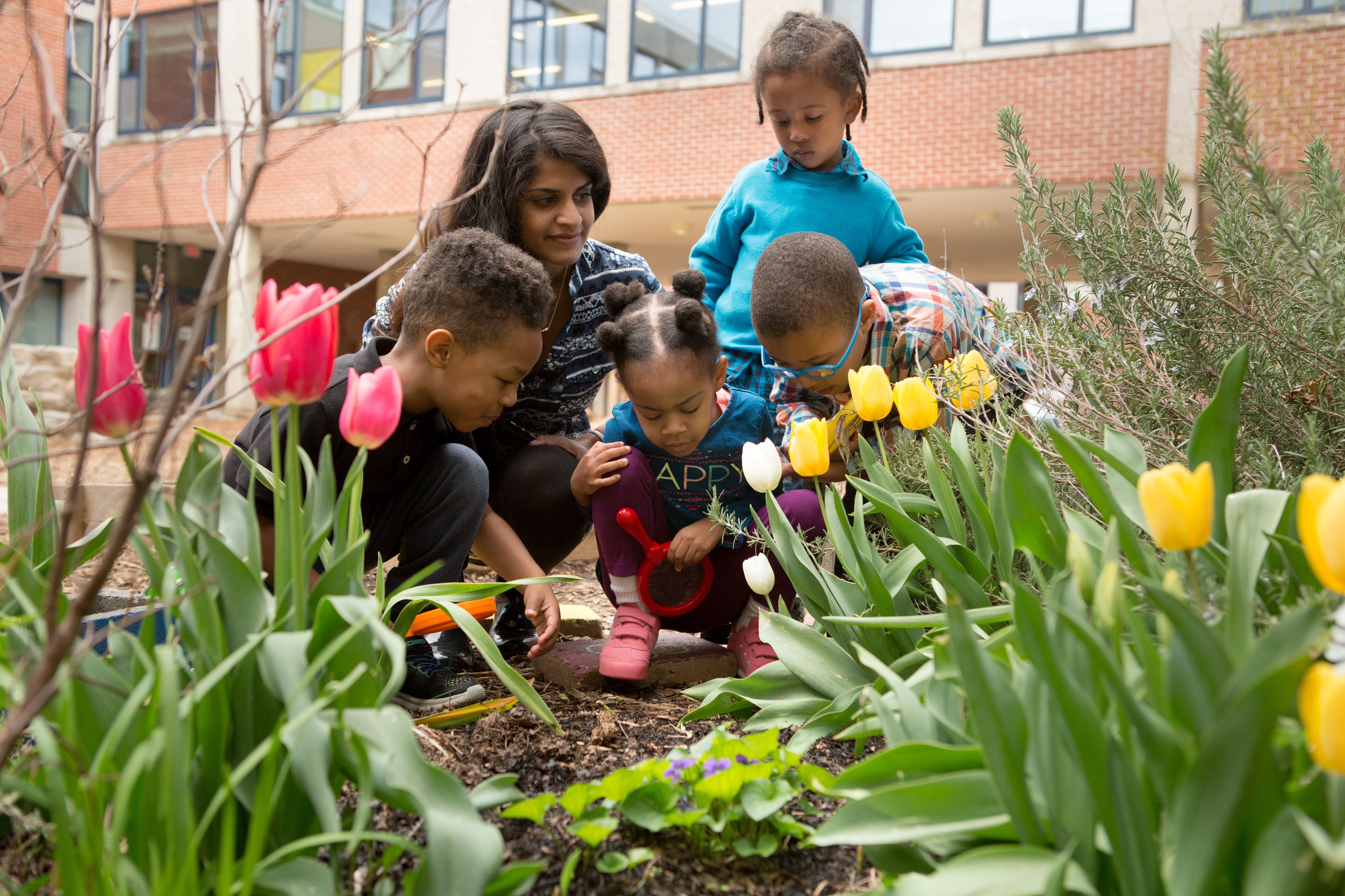 picture-children-with-flowers