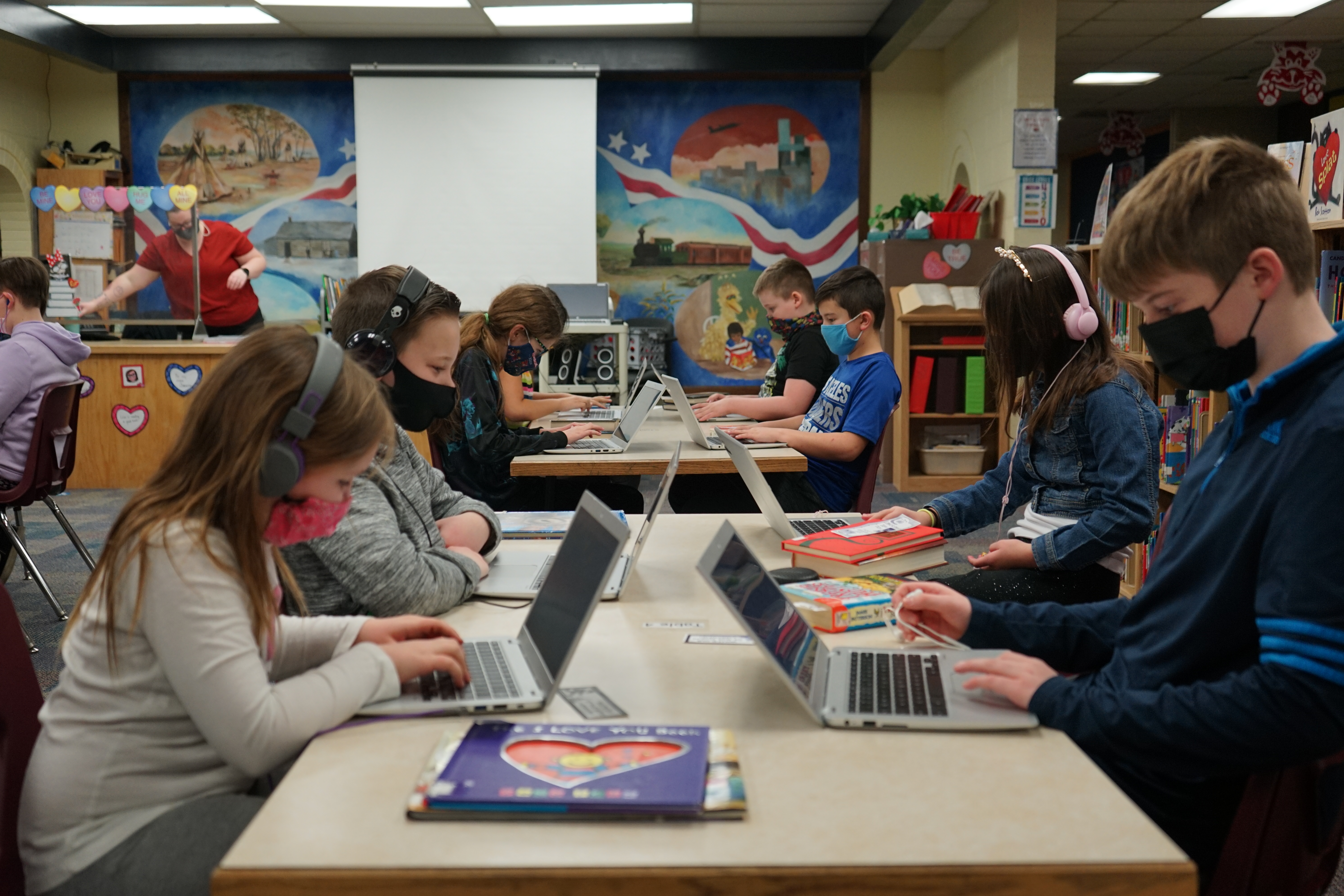 Washington Elementary Students On Computers In The Library