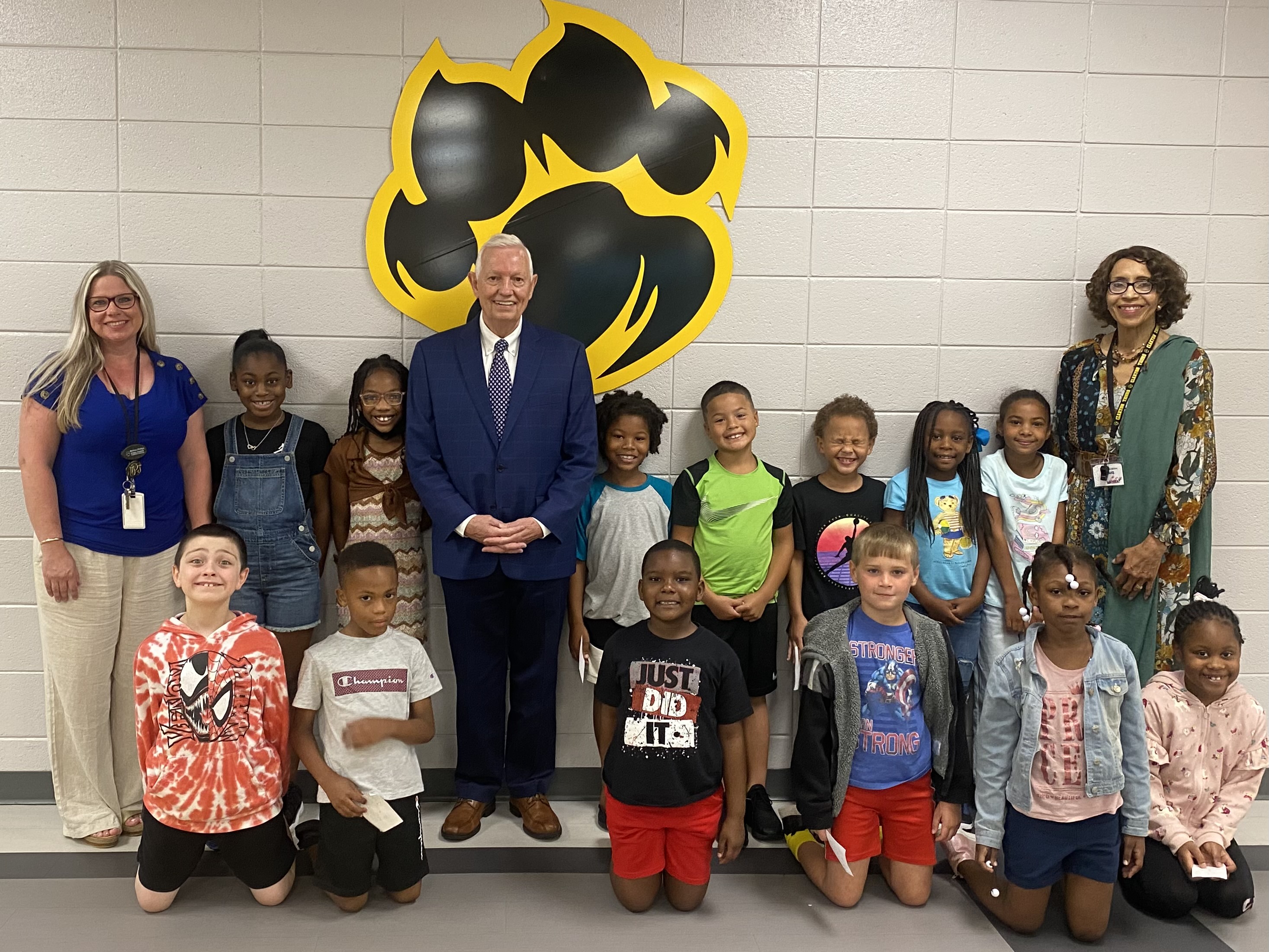 CES students with Mayor Branch