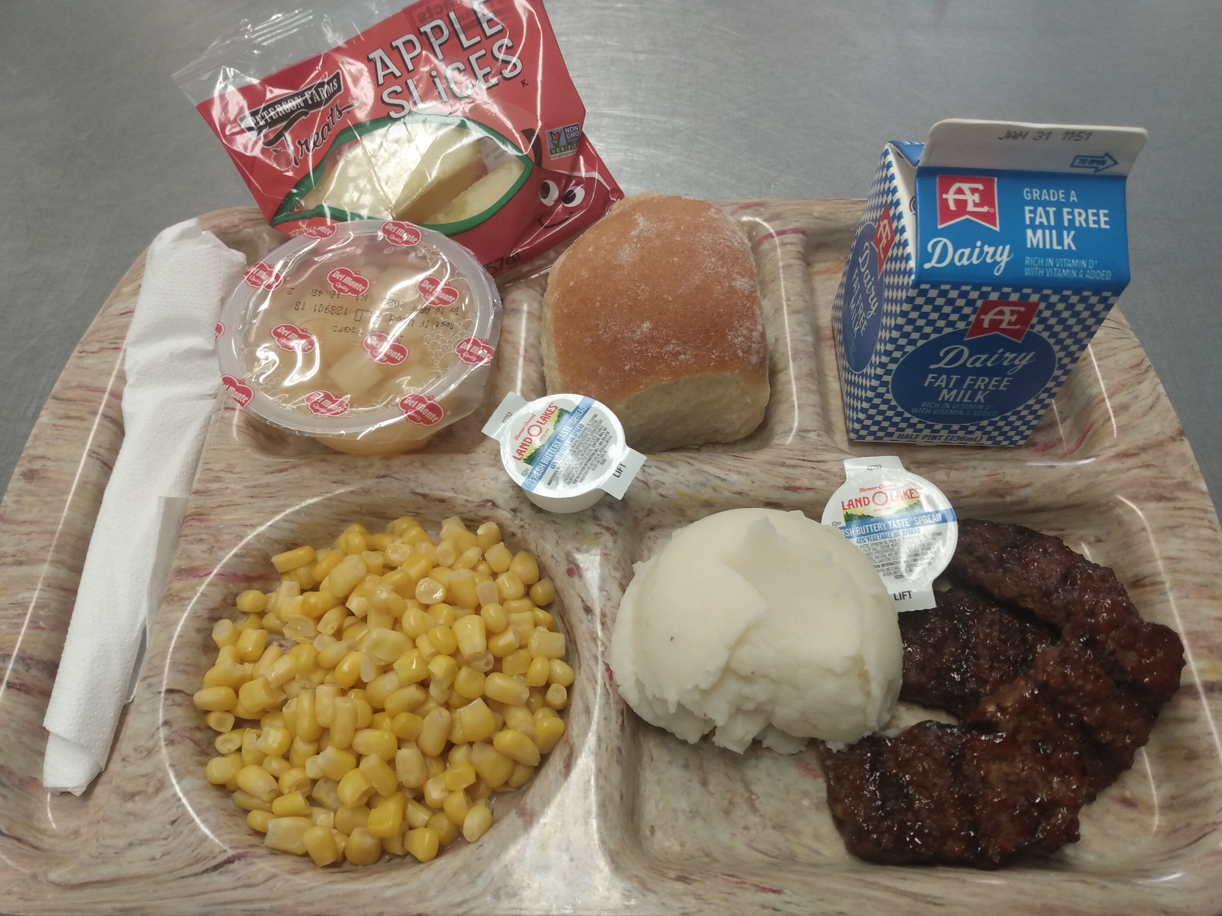 Beef Bites and Mashed Potatoes - Benton Lunch