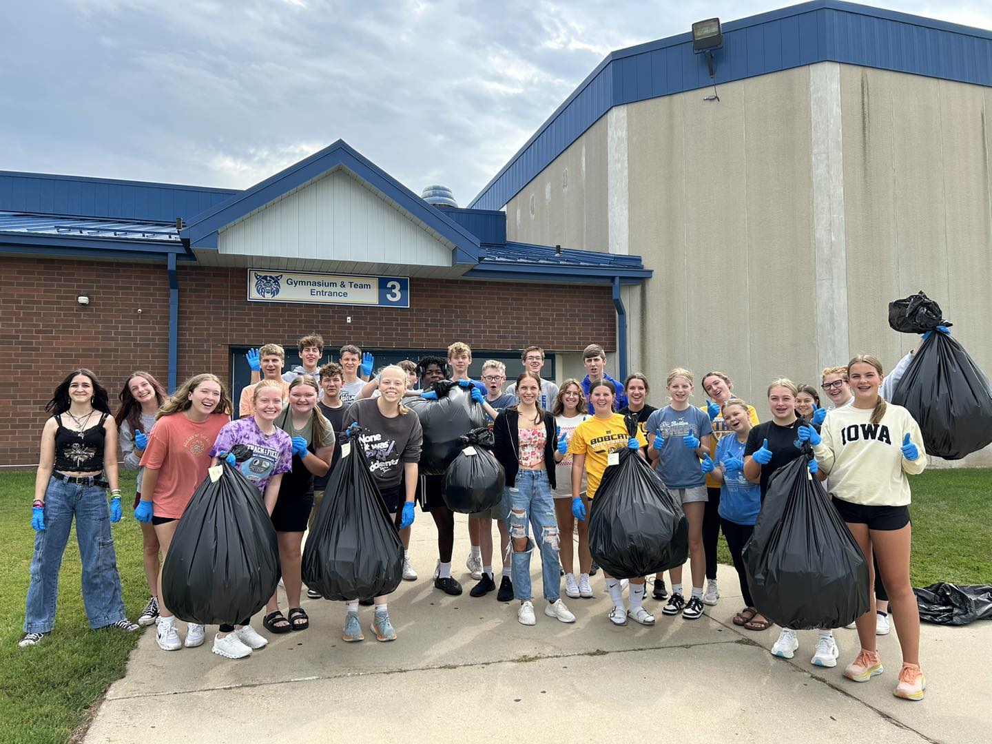 Student Council cleans up trash