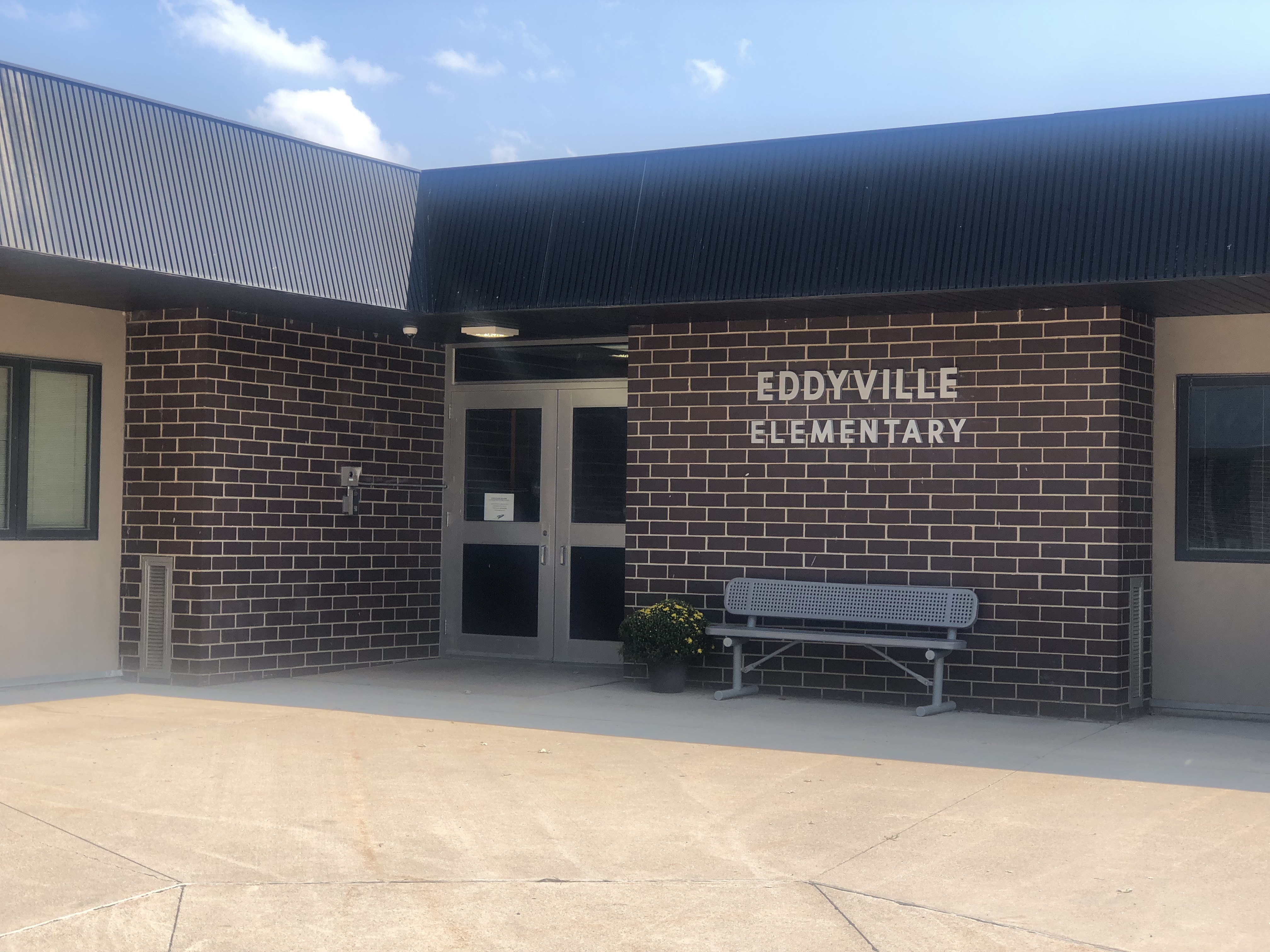 Front of Eddyville Elementary.jpg