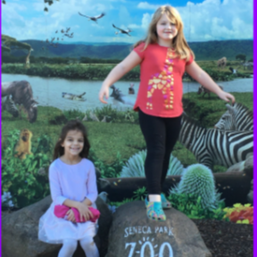2 girls at the zoo