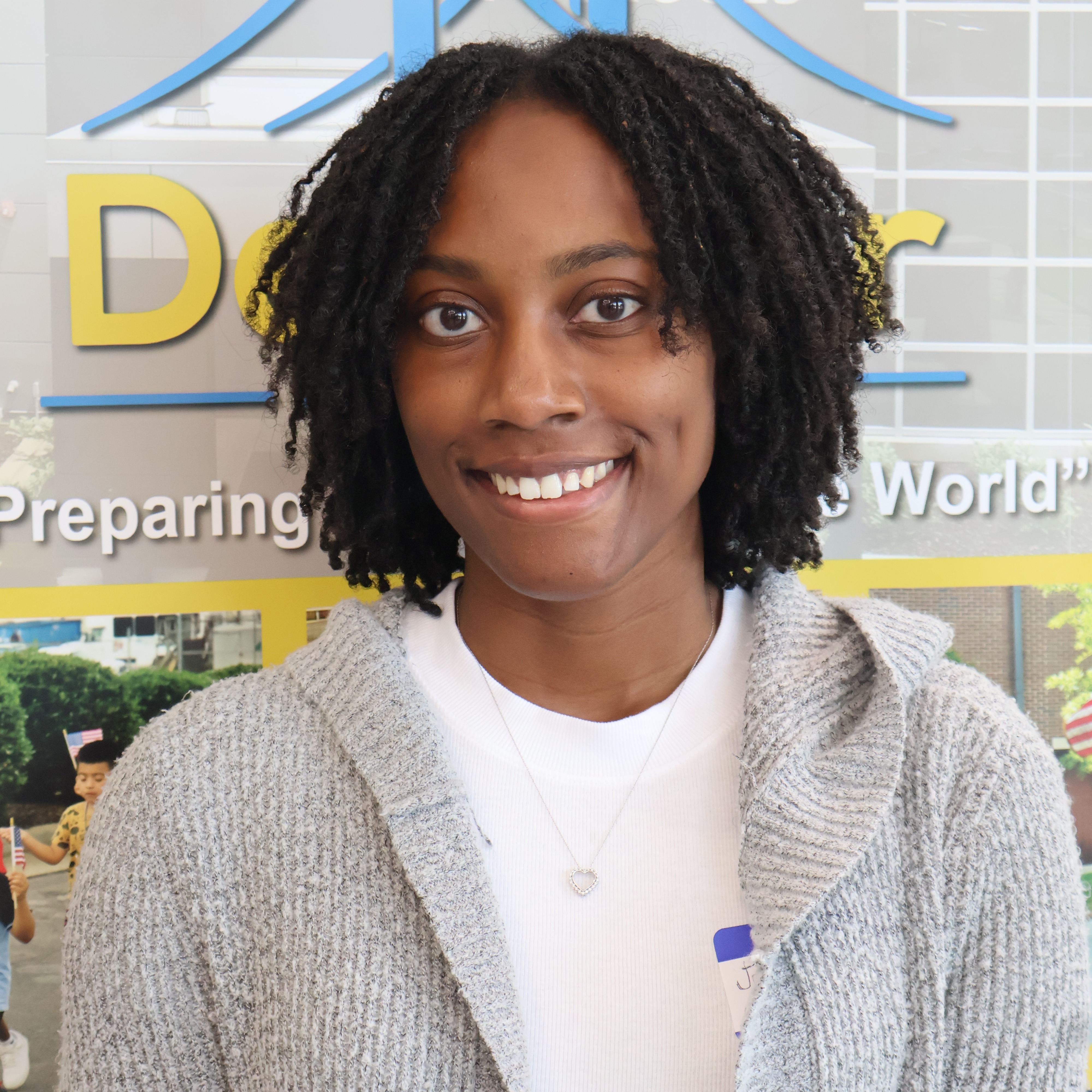 Jasmine Hernandez, ESL