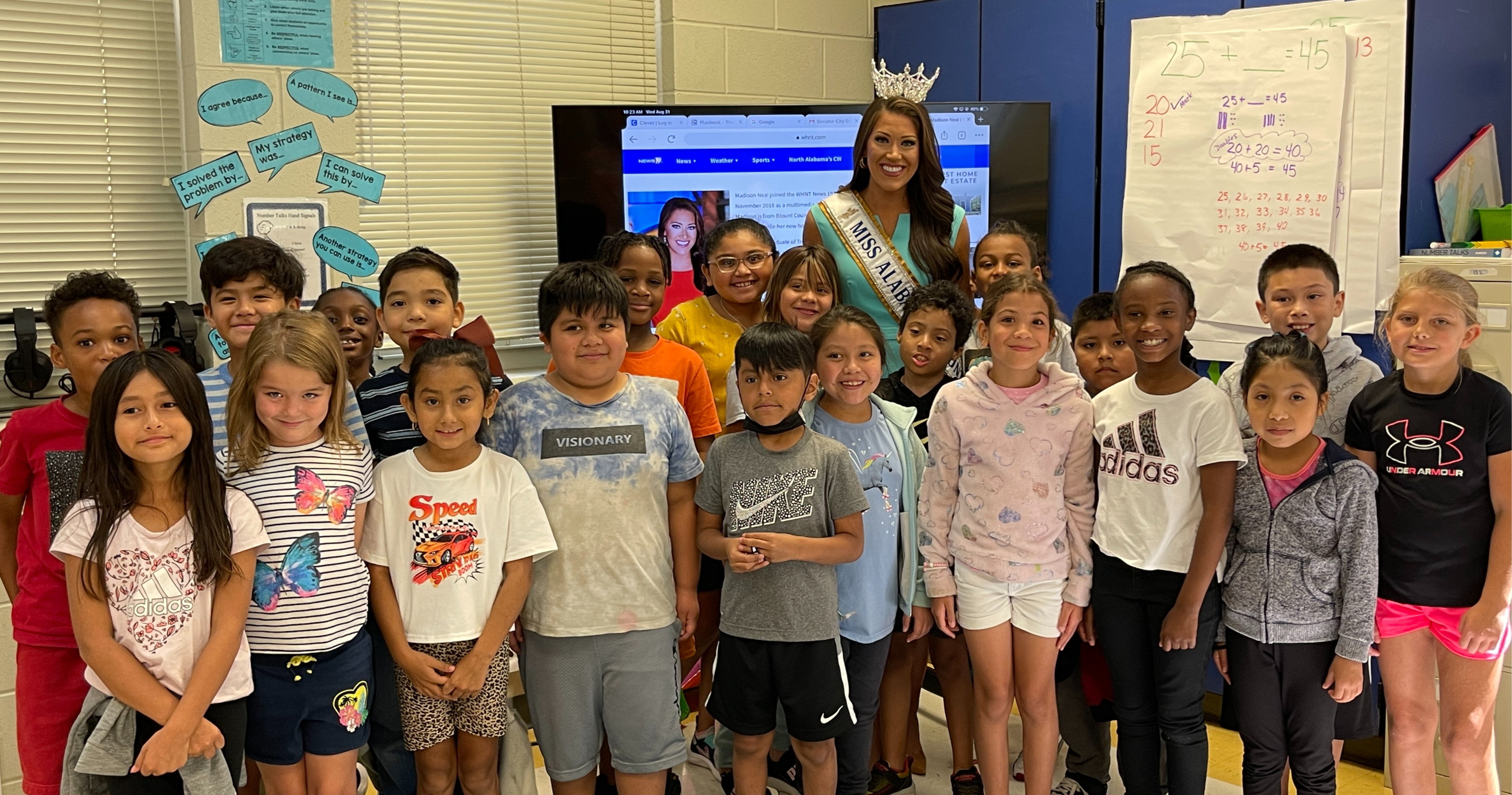 Miss AL Volunteer takes group picture with students