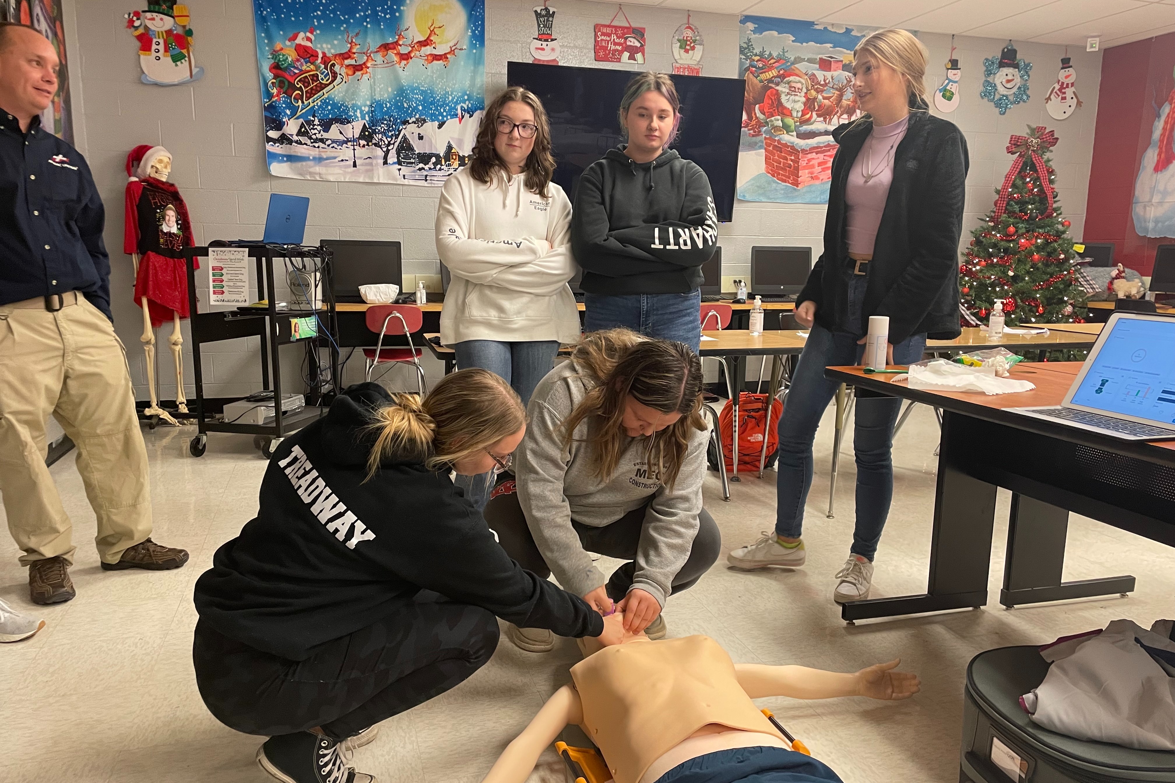 Highlander Health Science students work on airway management manikins and learn to use the life-saving LUCAS device