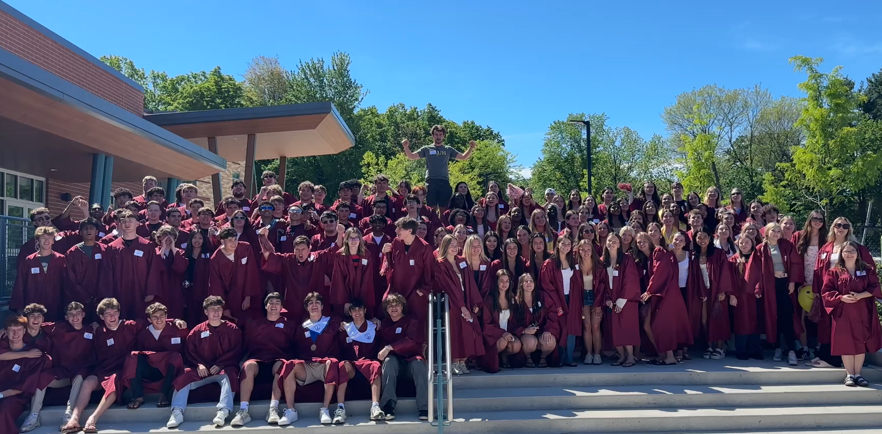 2026 graduating class poses for a photo