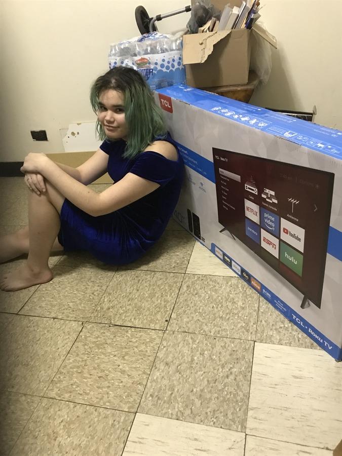 Student winner of the flat screen with her prize