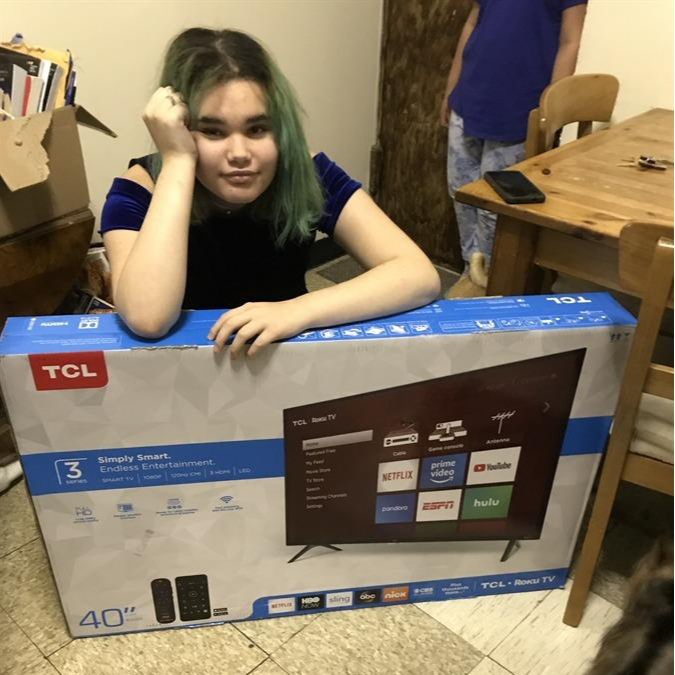 Student winner of the flat screen with her prize