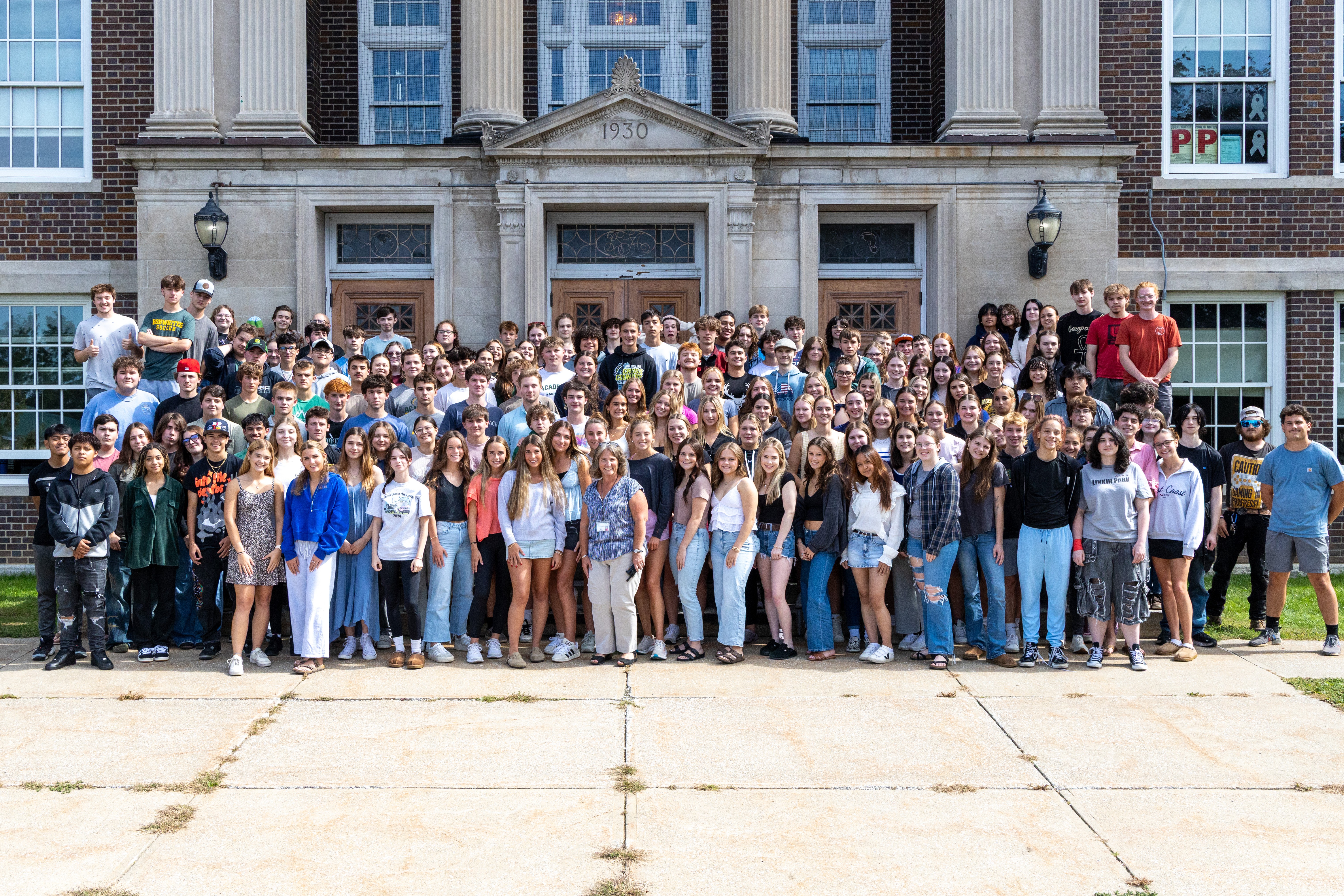 Class of 2026 Fall photo 2 with Polly.jpeg