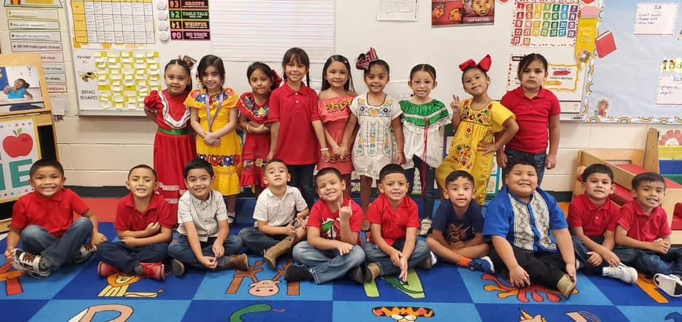 Kinder students celebrate 16 de septiembre! 