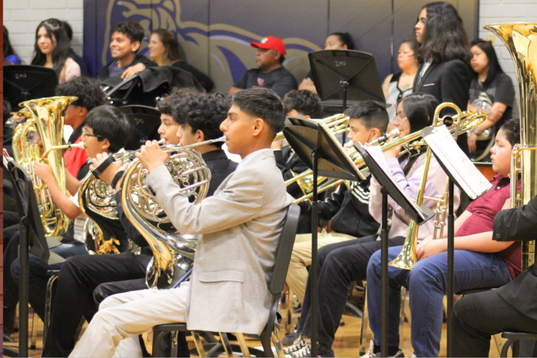 Isaac middle school band students performing at 8th grade promotion in gym