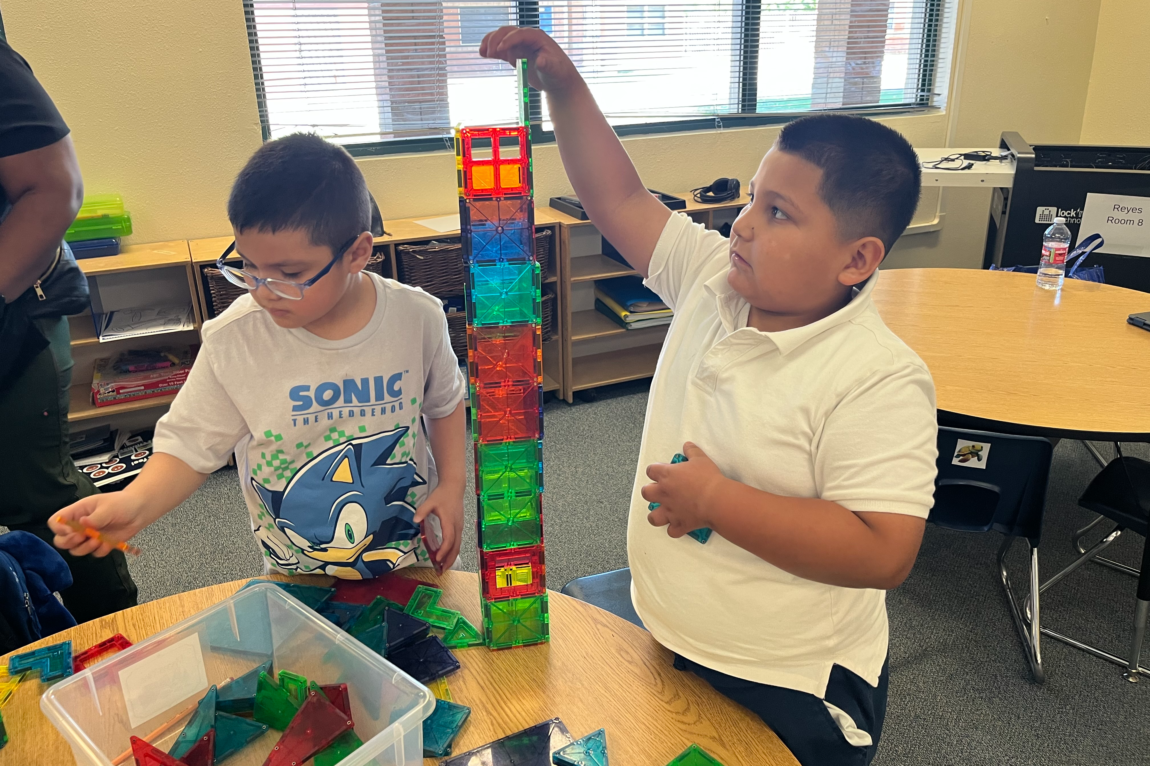 Free Isaac Learning Club - Photo of two ISD students solving a tower puzzle