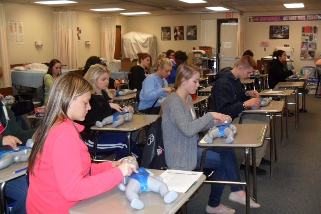 The students learning of CPR with their instructor 