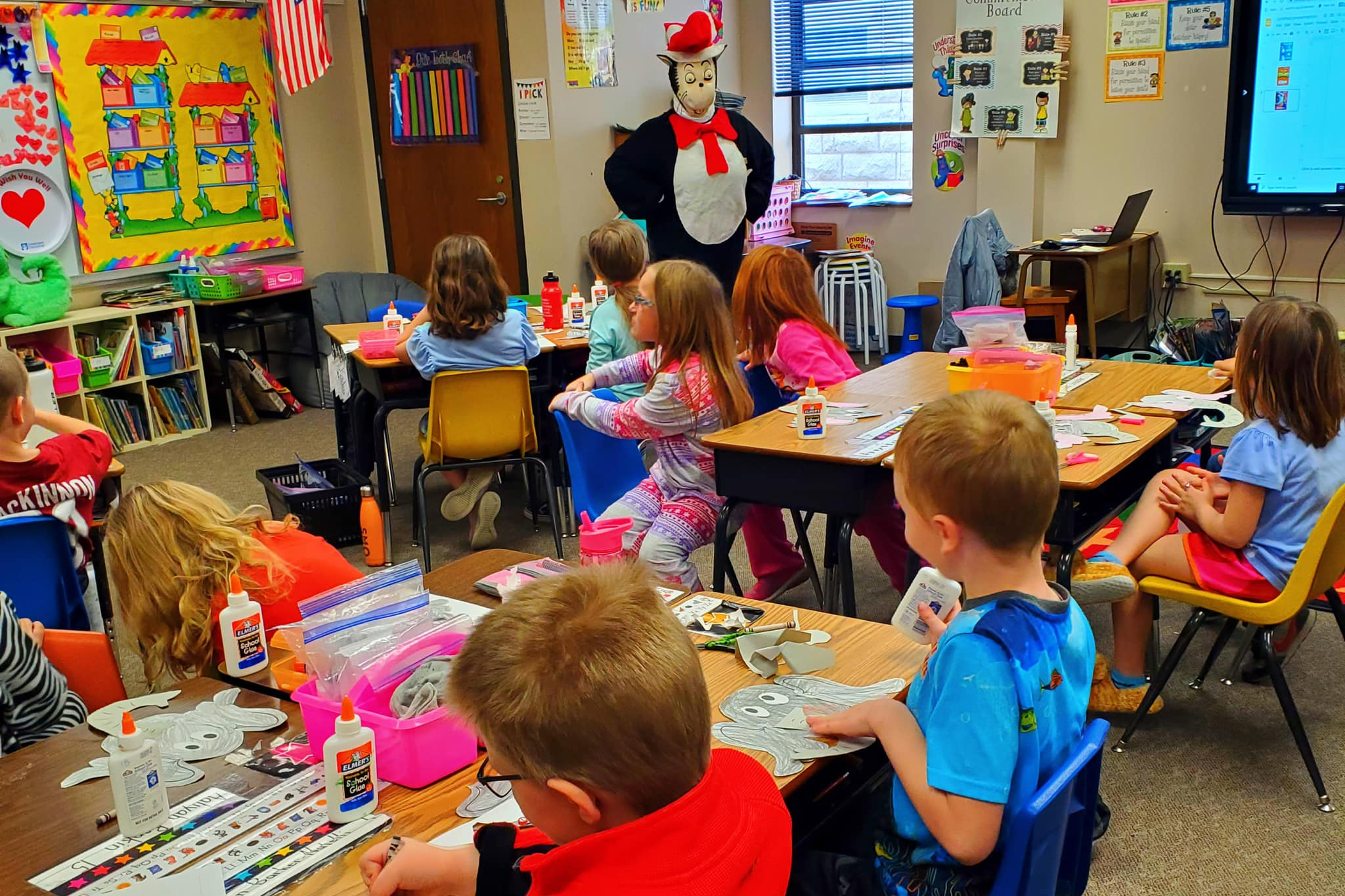 Elementary students with Cat and the Hat