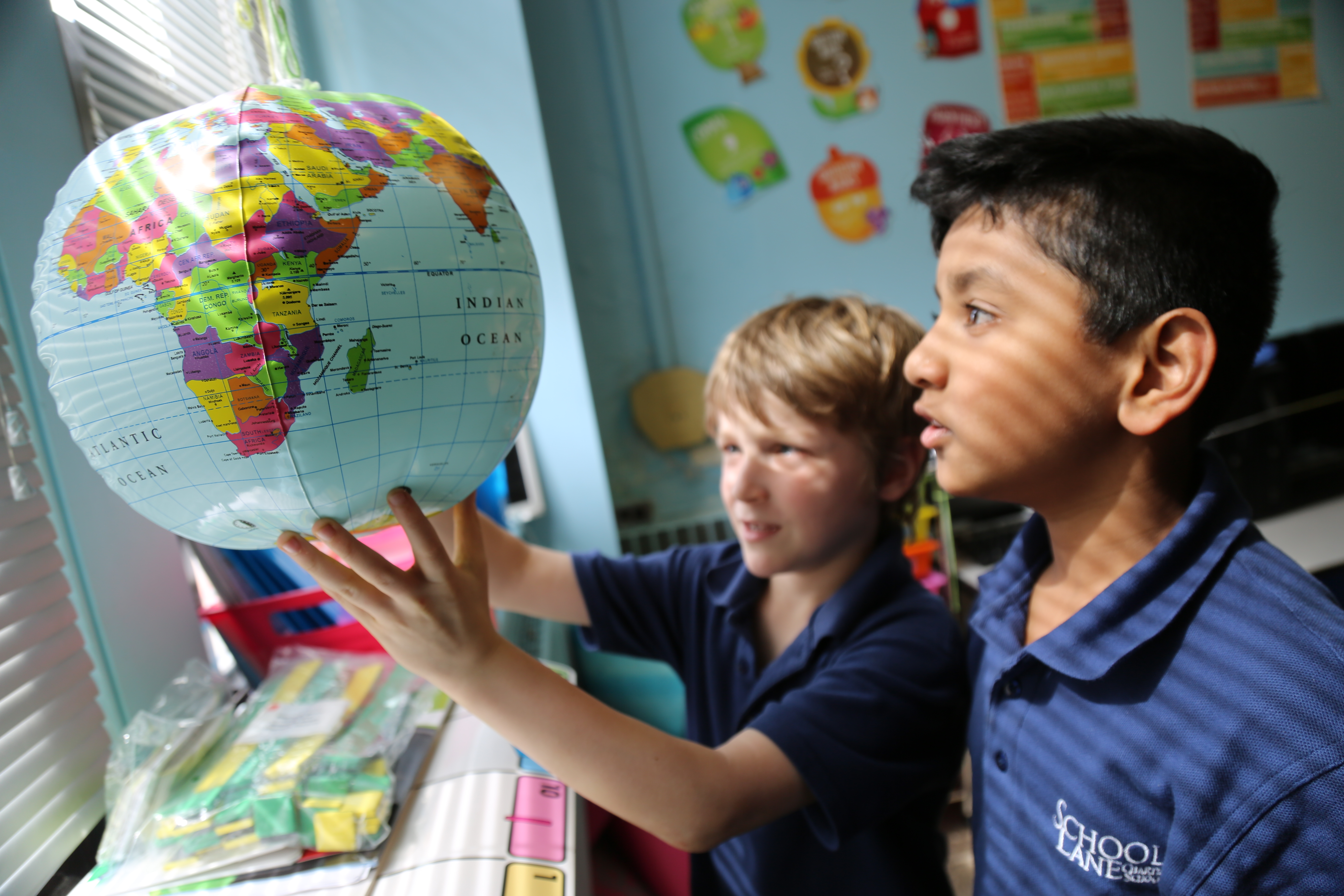 children globe