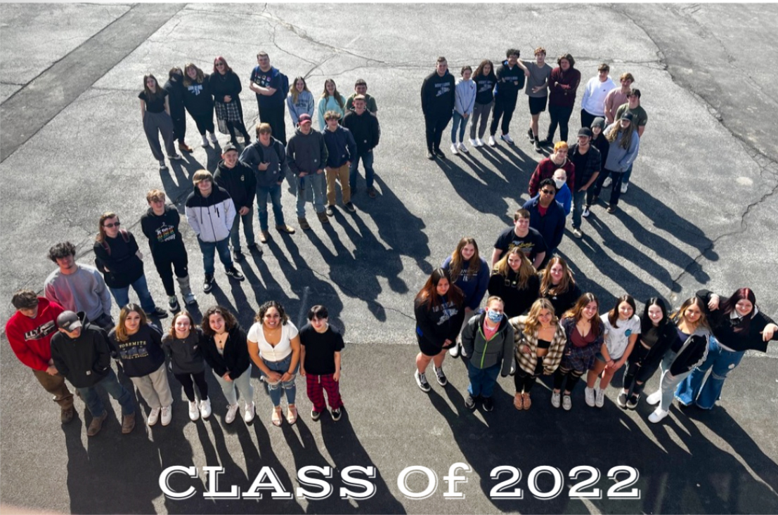 Class of 2022 group photo in the shape of 22