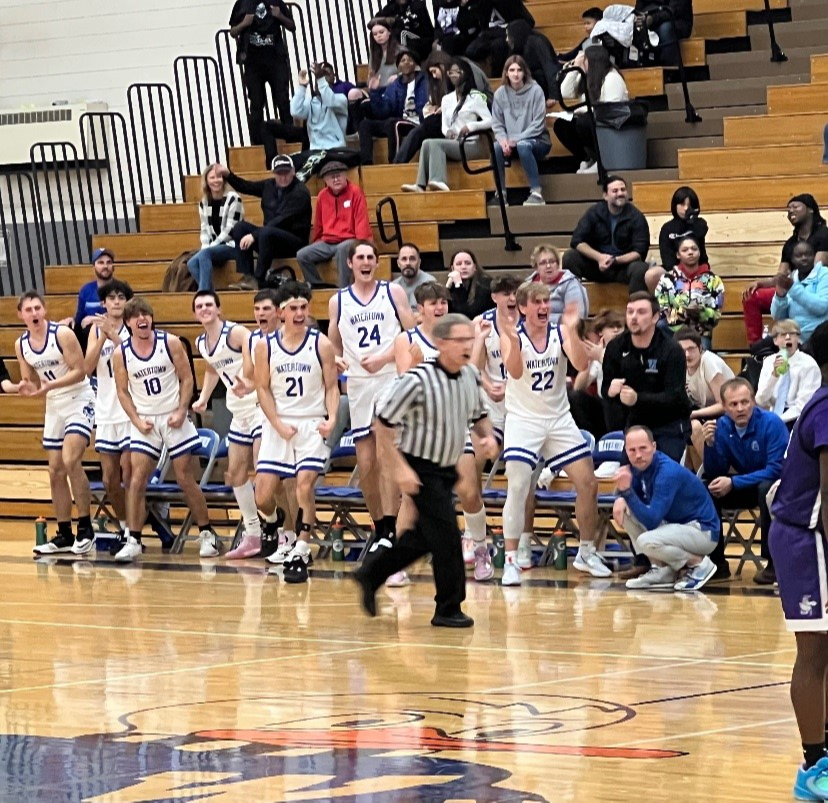 Boys Basketball team all playing