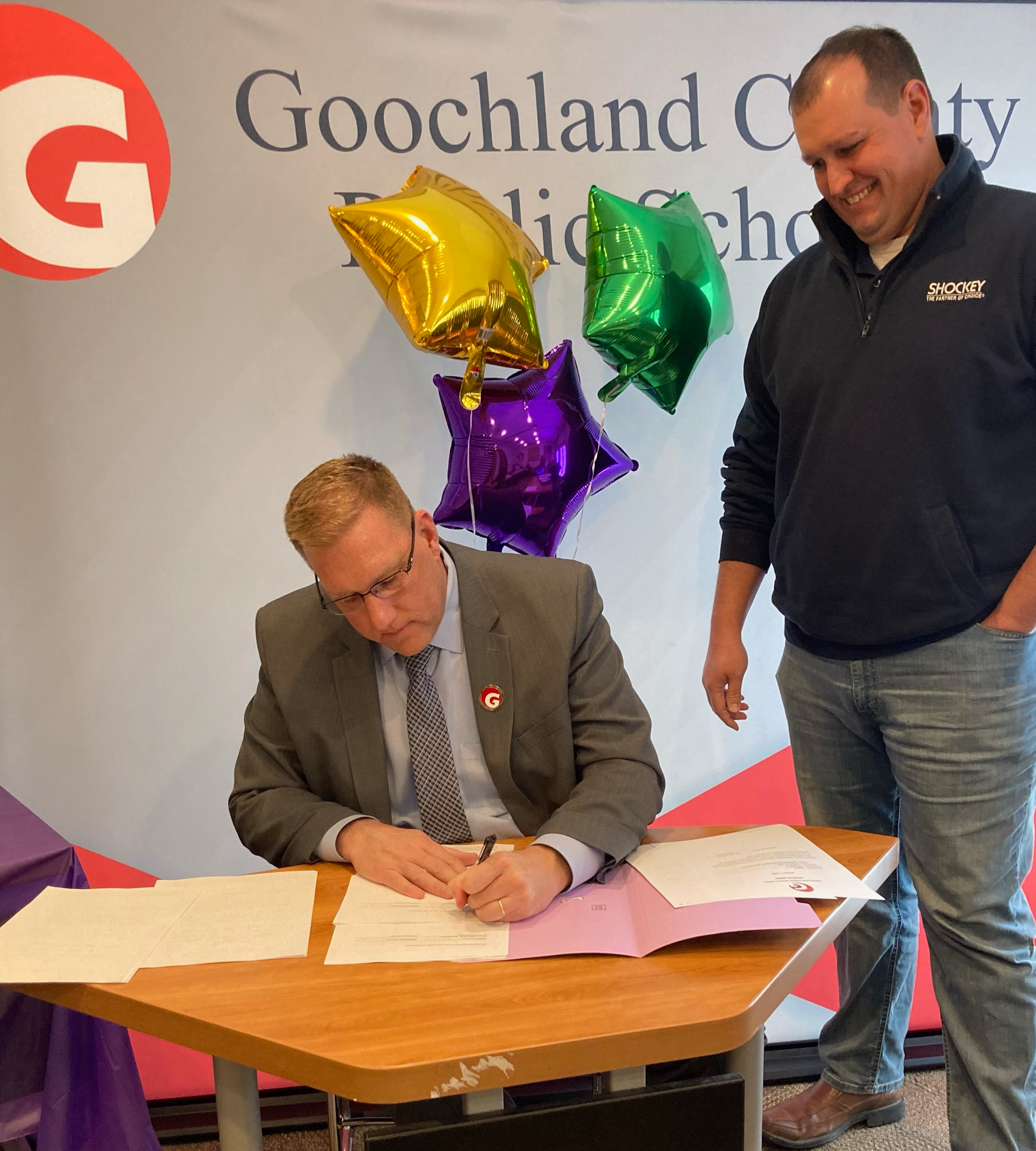 Dr. Raley signs contract with Shockey rep looking on