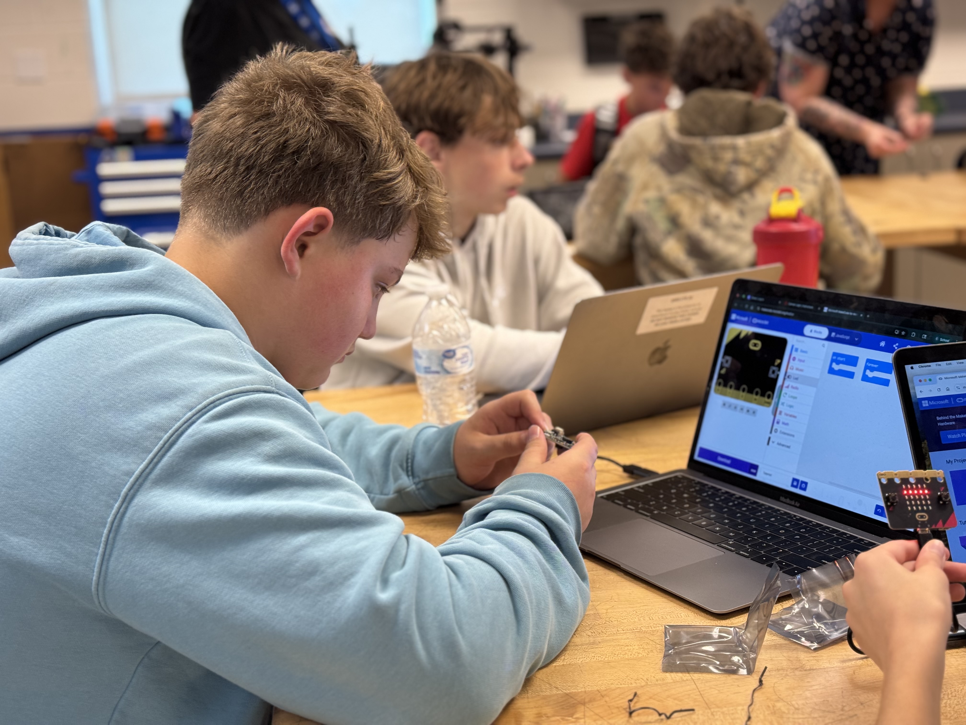 Student coding microbit