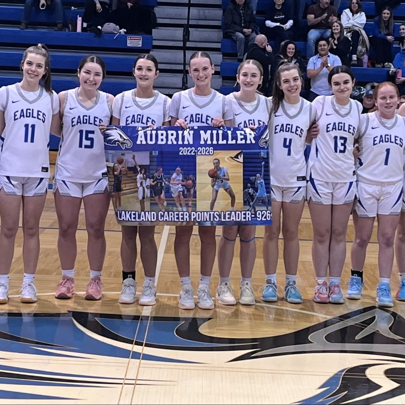 Lakeland Girls basketball team photo on court